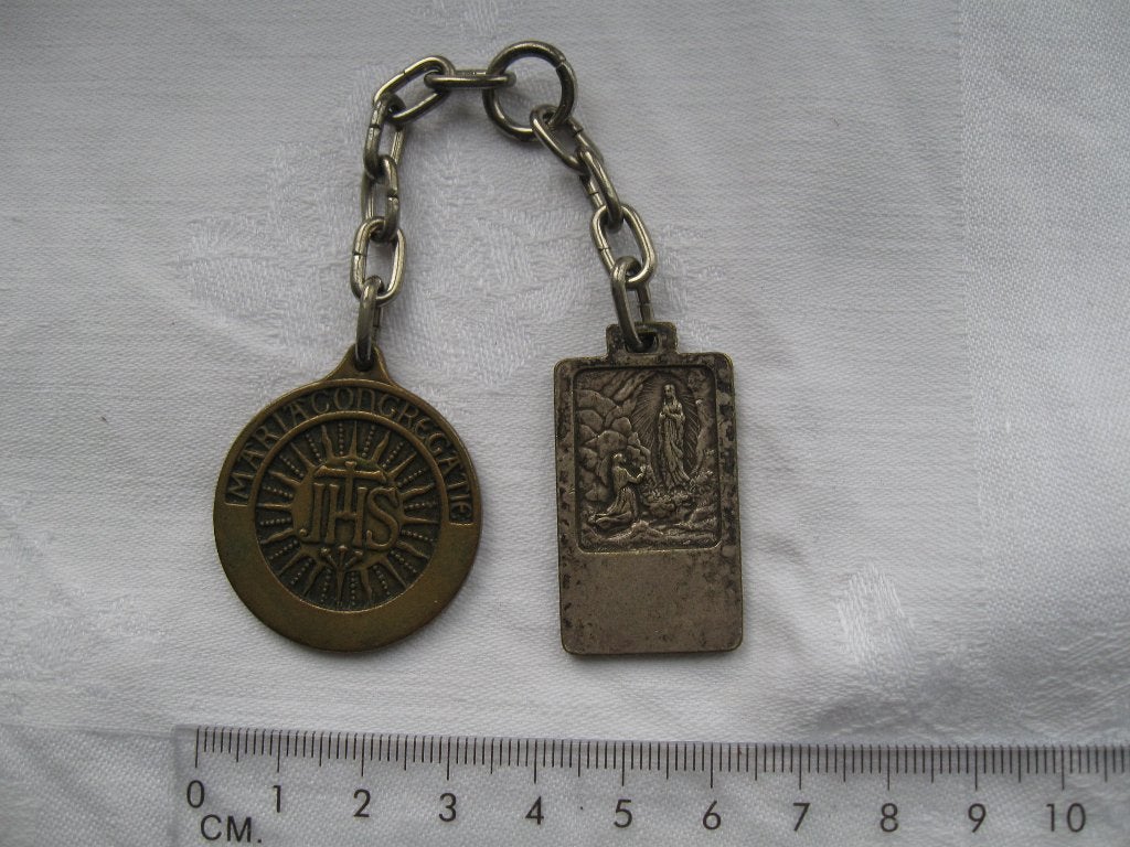 Twee oude religieuze penningen devotie hanger medailles, Antiek en Kunst, Ophalen of Verzenden