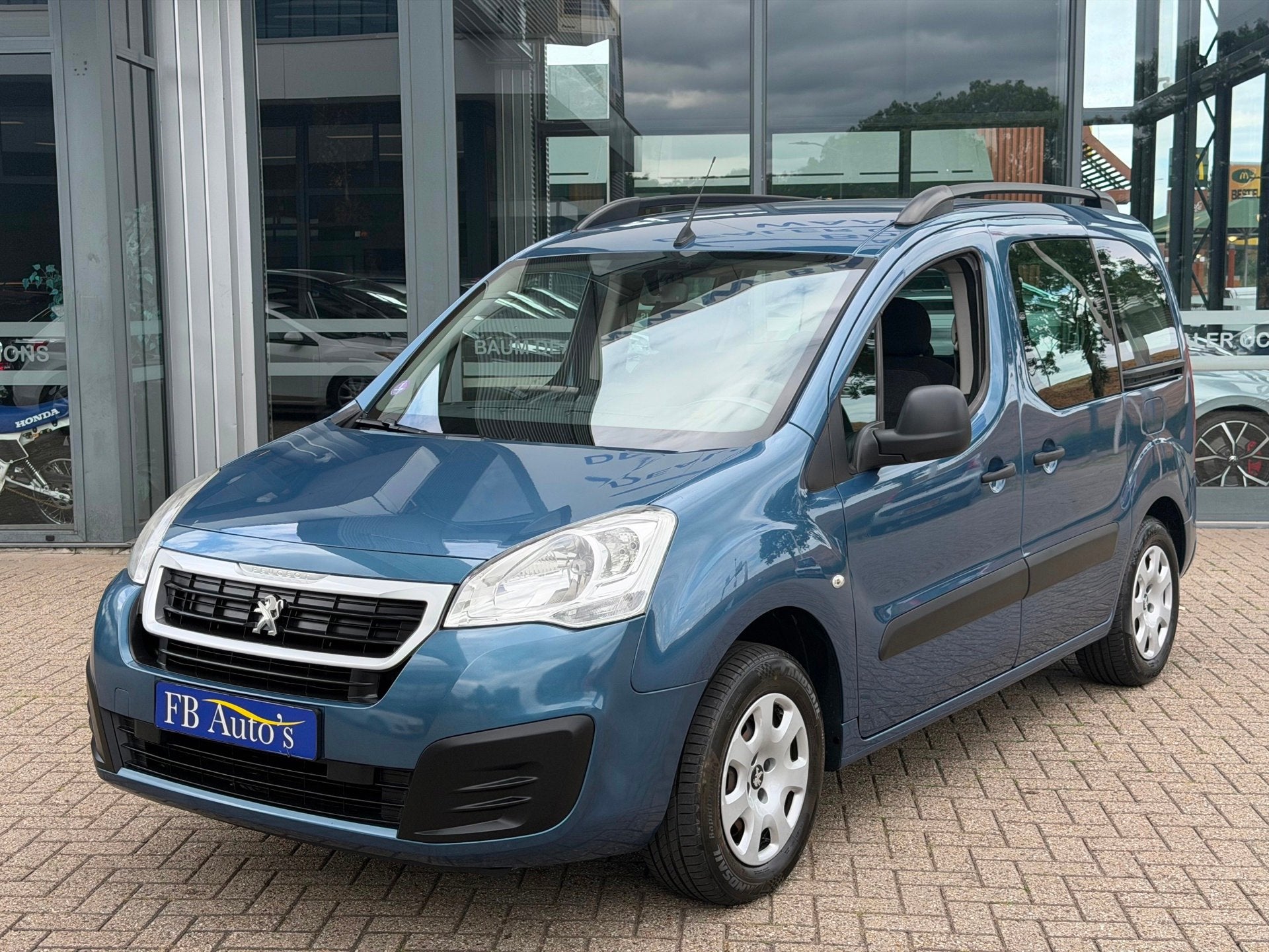 Peugeot Partner Tepee 1.2 PureTech Active Airco Cruise Navi, Auto's, Peugeot, Voorwielaandrijving, Stof, Gebruikt, 1199 cc