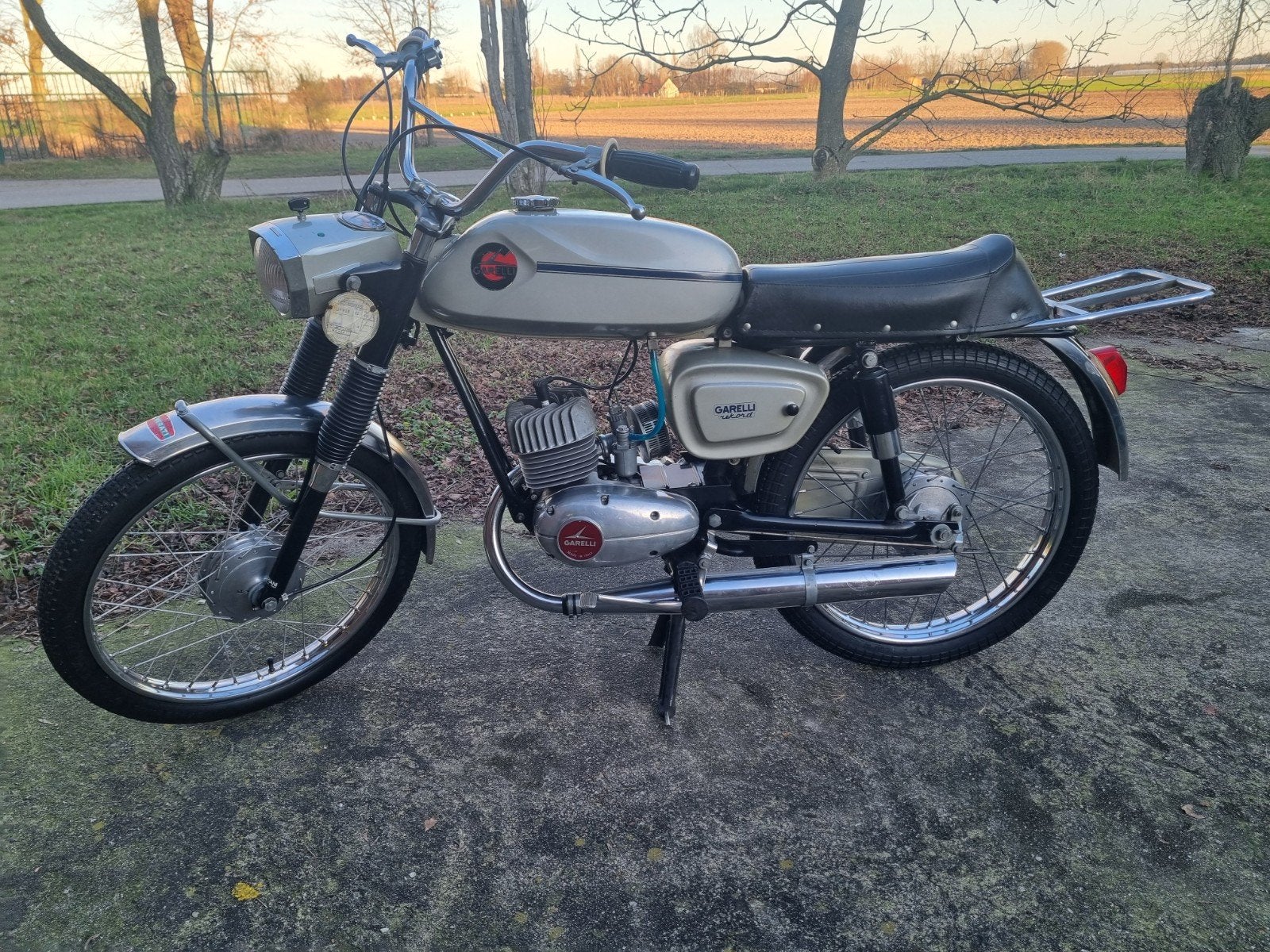 garelli record, Maximaal 45 km/u, 49 cc, 4 versnellingen, Ophalen