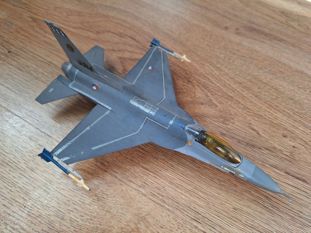1:72 1/72 Gebouwd Model F-16 Fighting Falcon Klu 1, Overige merken, 1:72 tot 1:144, Ophalen of Verzenden, Zo goed als nieuw