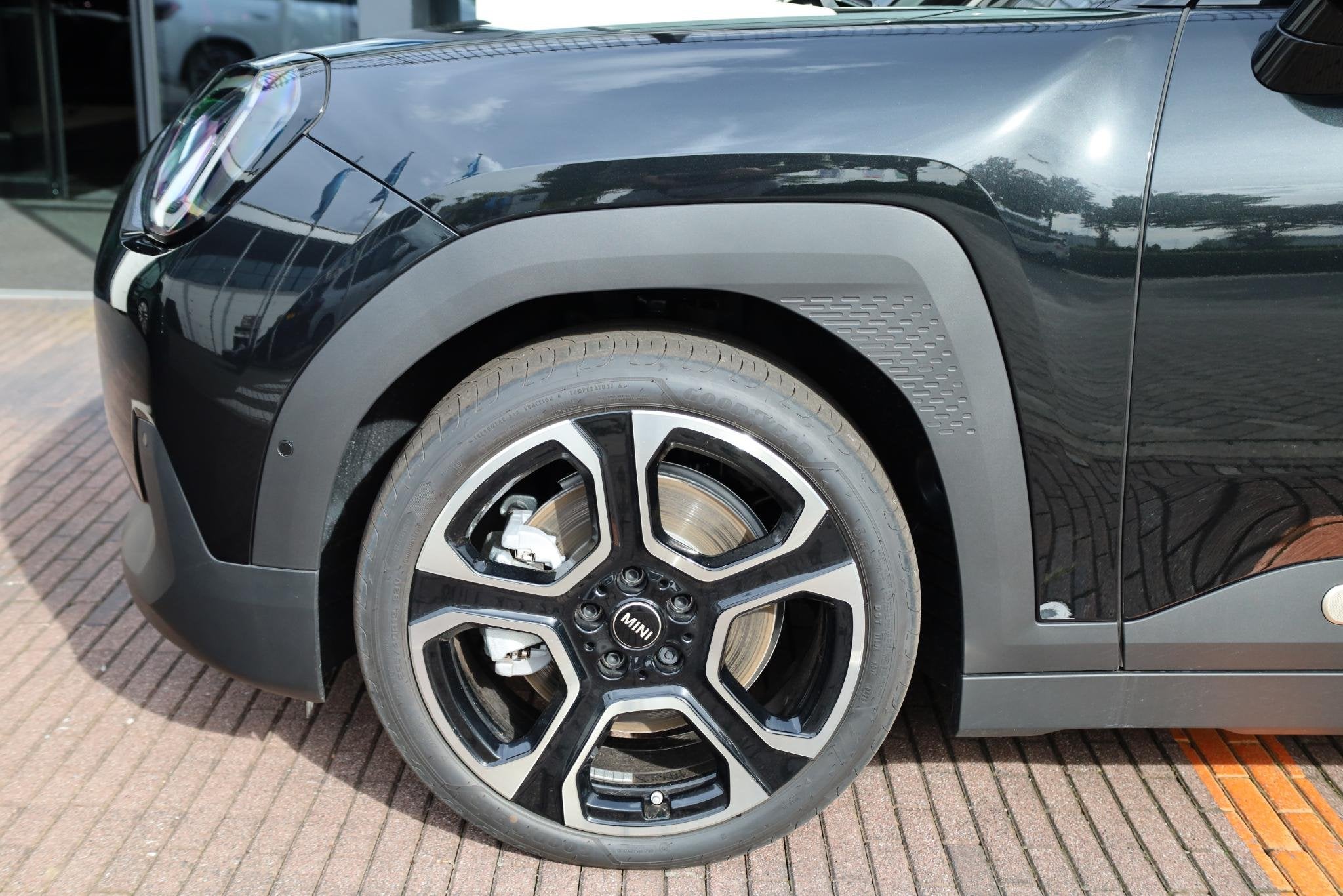 MINI Aceman SE Favoured Trim | Pakket M, Auto's, Zwart, 218 pk, Nieuw, SUV of Terreinwagen