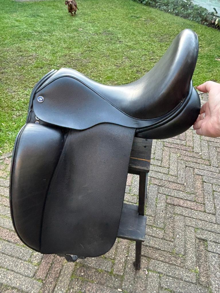 Arno brandt 17,5 inch, Ophalen of Verzenden, Zo goed als nieuw, Dressuur