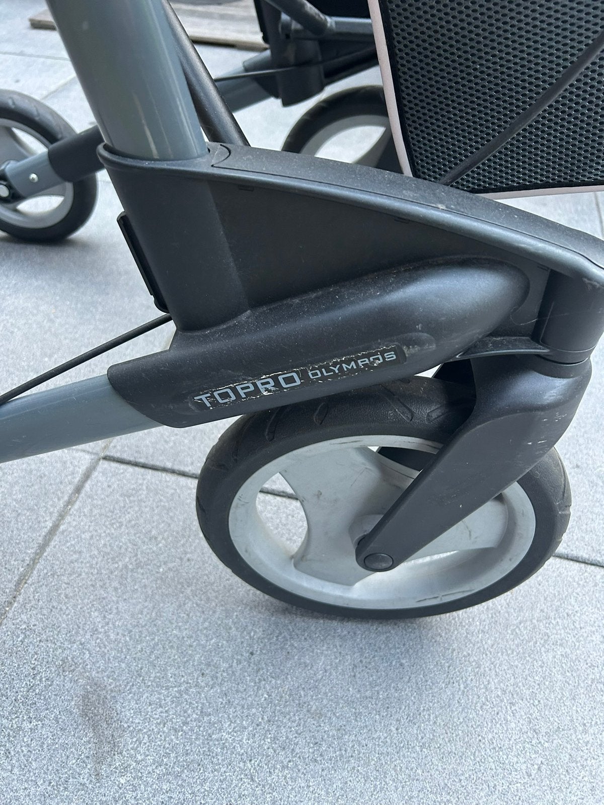 Licht gewicht rollator, Diversen, Rollators, Ophalen, Zo goed als nieuw