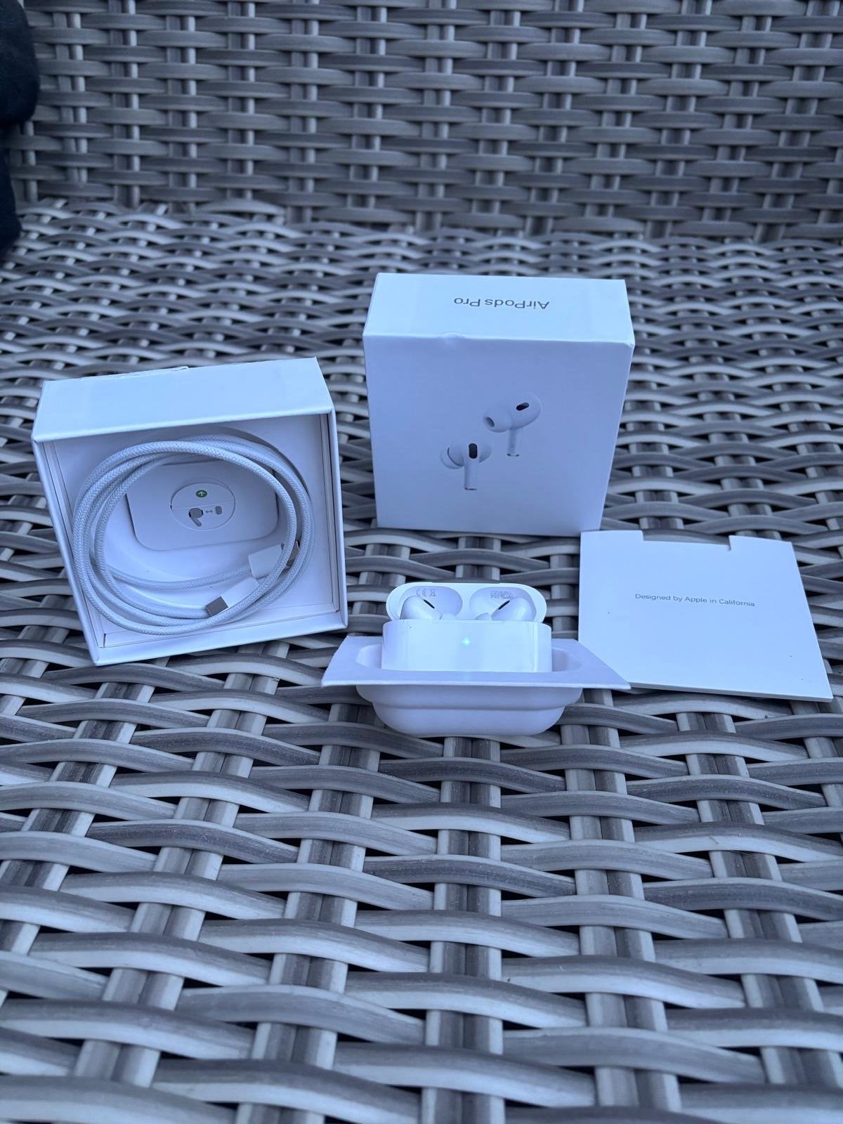 Apple AirPods Pro 2e generatie met MagSafe Oplaadcase, In-ear, Bluetooth, Ophalen of Verzenden, Zo goed als nieuw
