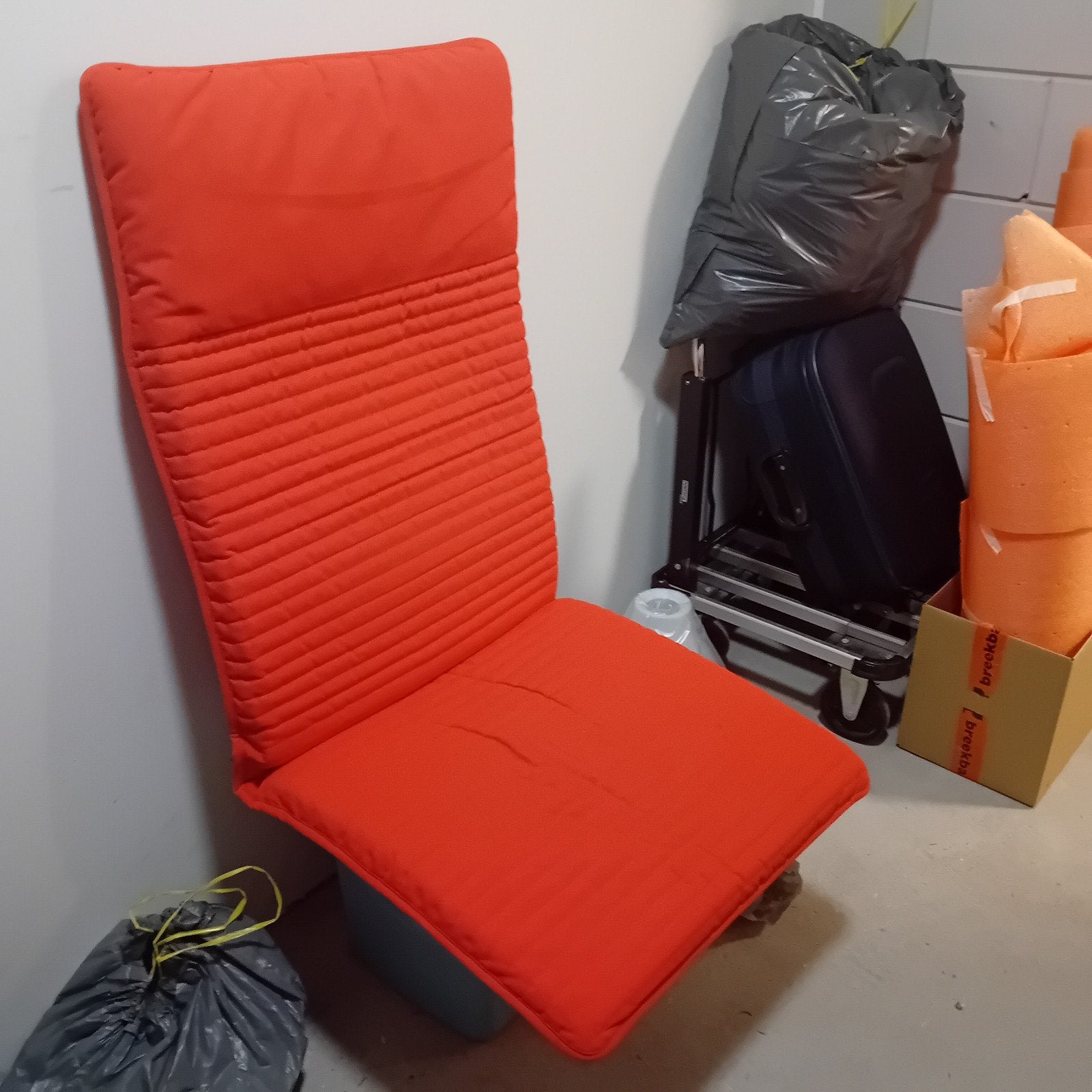 Oranje/rood poang kussen, Huis en Inrichting, Ophalen, Gebruikt, Overige kleuren, Modern, Casual