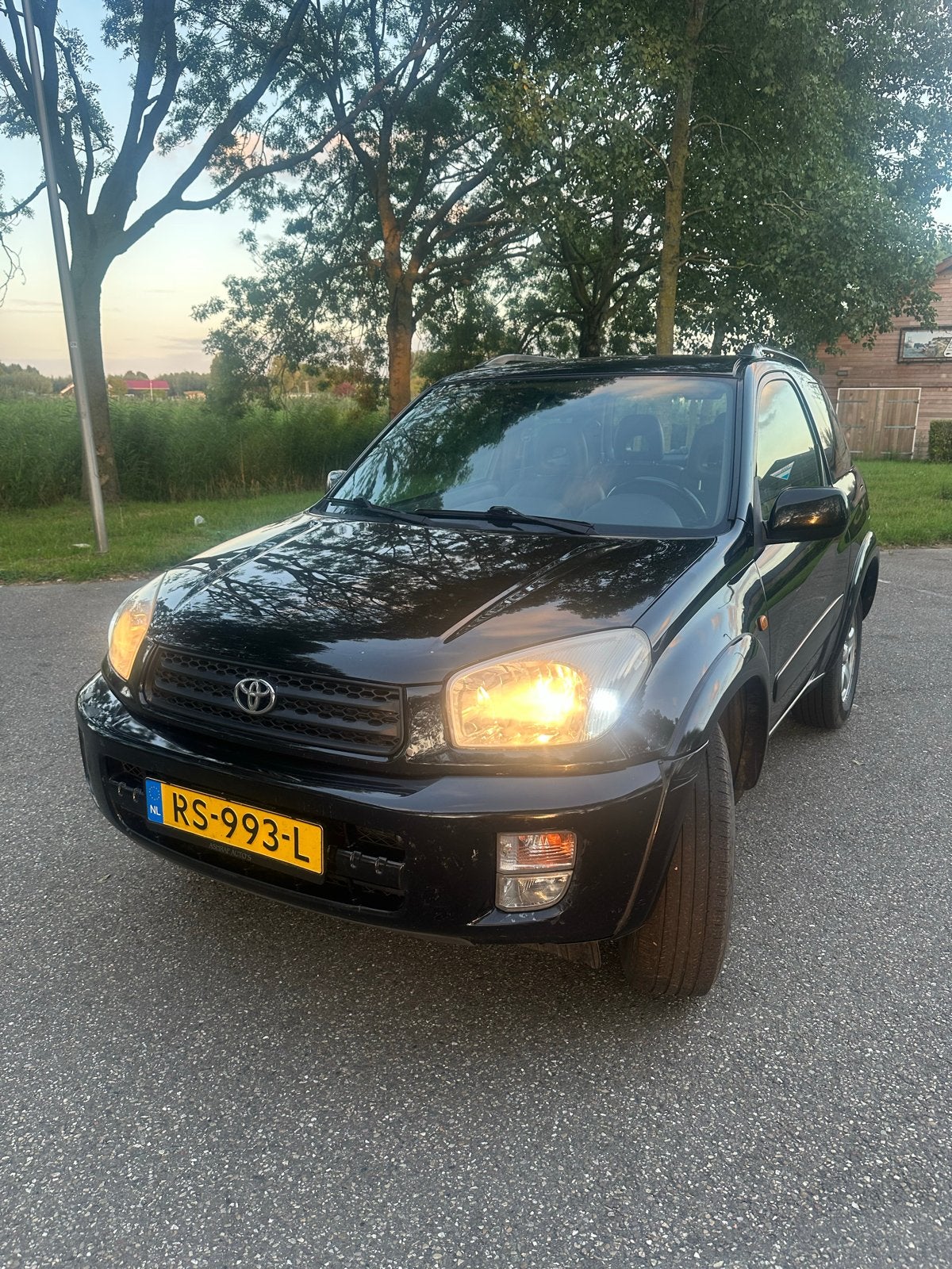Toyota Rav4 2.0 Automaat 2002 Zwart, 1998 cc, 4 cilinders, 4 stoelen, Zwart