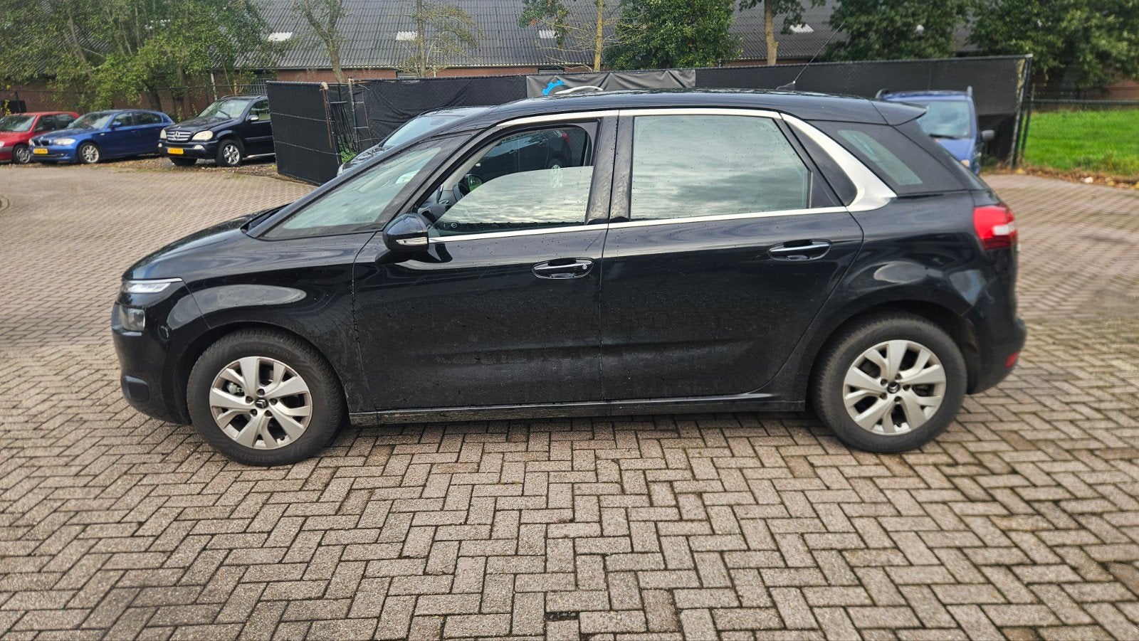 Citroën C4 1.6 E-hdi 88KW EGS 2015 Zwart, Auto's, Stof, 4 cilinders, Zwart, Origineel Nederlands
