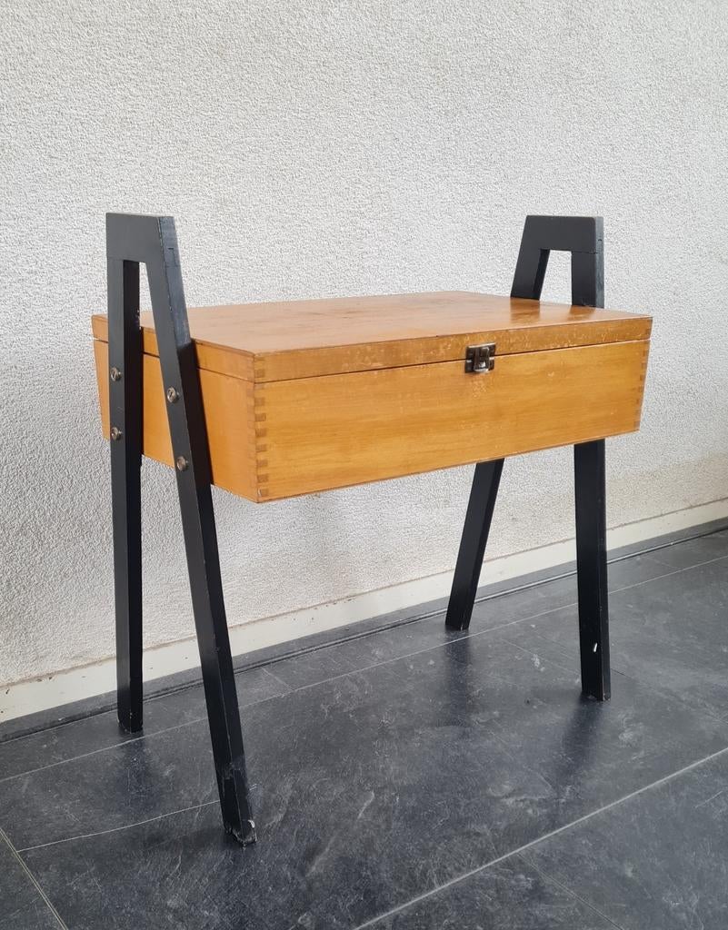 Mooie retro vintage nacht / naai kastje., Ophalen, 25 tot 50 cm, Rechthoekig, 50 tot 100 cm