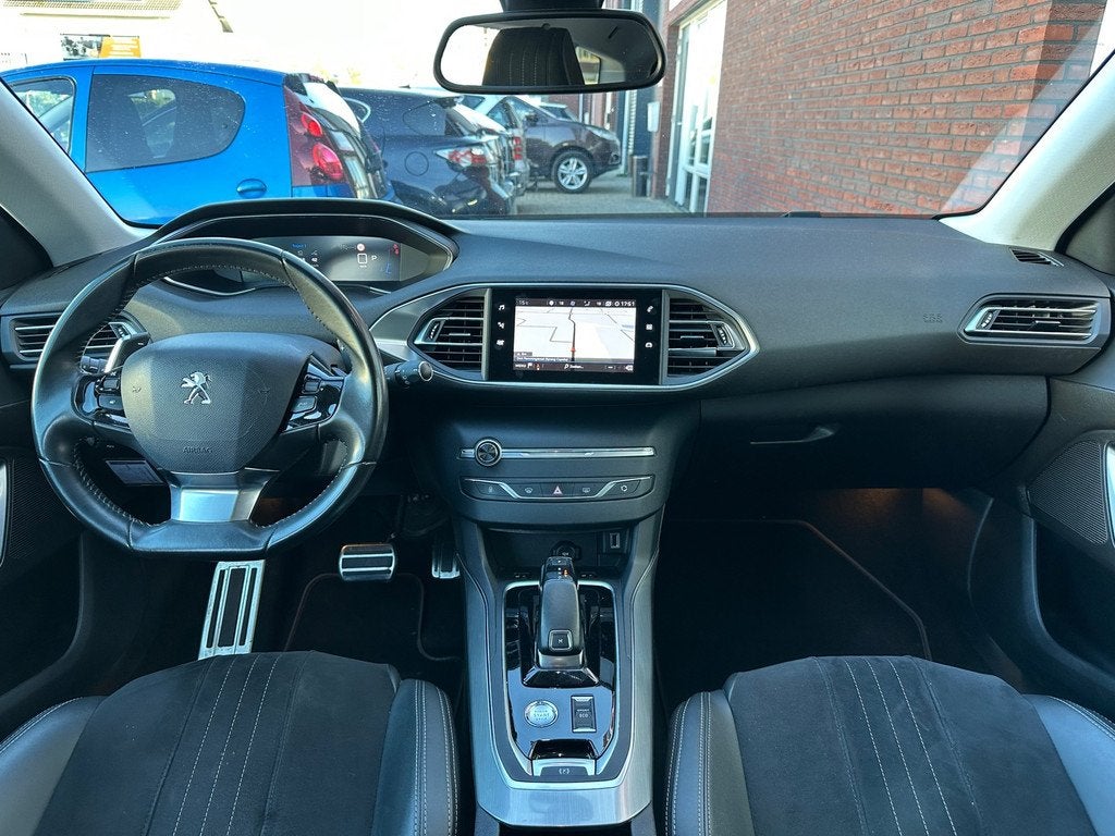 Peugeot 308 SW 1.2 PureTech Blue Lease Premium / Leder / Nav, Gebruikt, 1199 cc, Zwart, 3 cilinders
