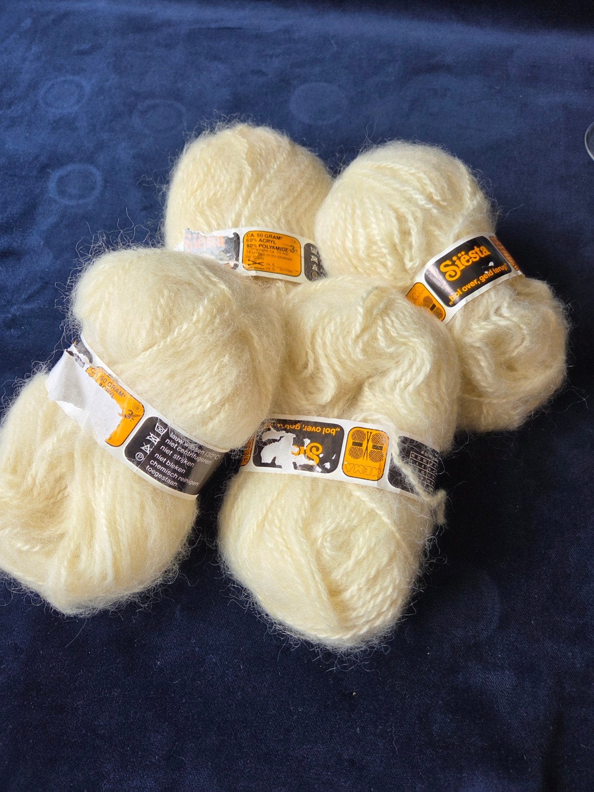 4 bollen ecru Siesta wol, 60% acryl, 40% polyamide, Ophalen of Verzenden, Zo goed als nieuw, Breien of Haken, Wol of Garen