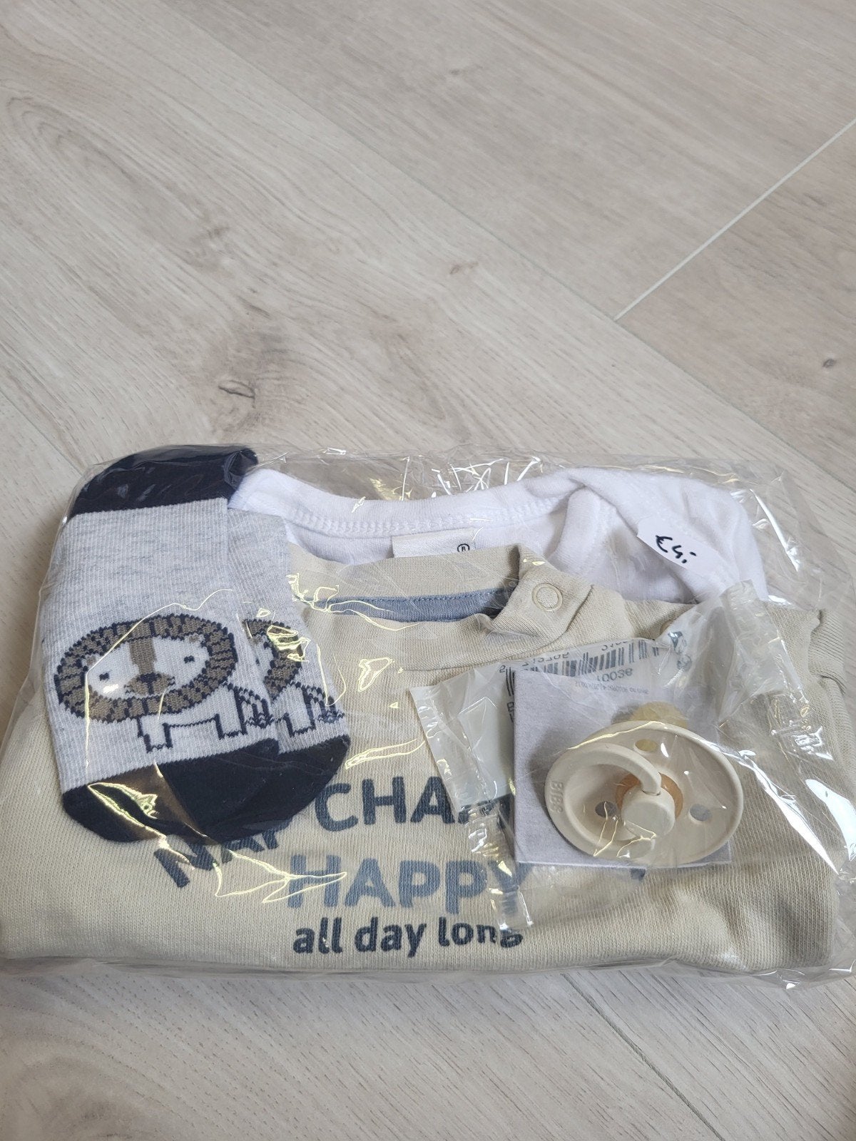 Nieuwe romper, shirt, sokken en speen set, Ophalen of Verzenden, Nieuw, Onbekend, Jongetje of Meisje