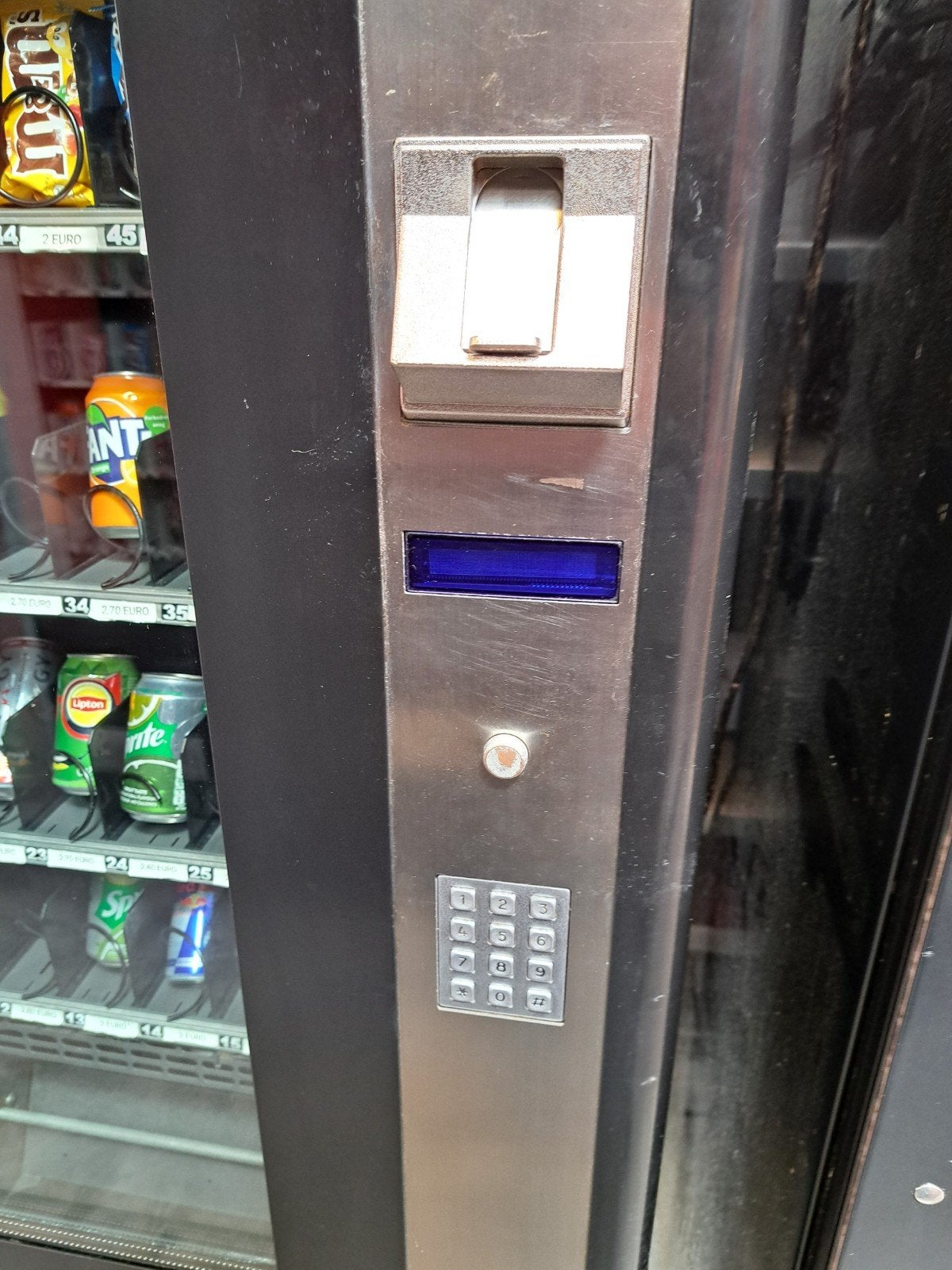 Vendo combi automaat gekoeld, Ophalen
