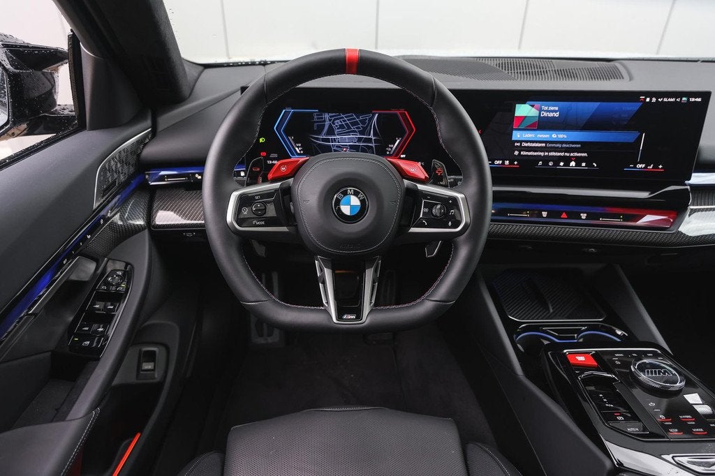 BMW M5 Touring Automaat / M Drive Professional / Panoramadak, 4395 cc, Vierwielaandrijving, Zilver of Grijs, 750 kg