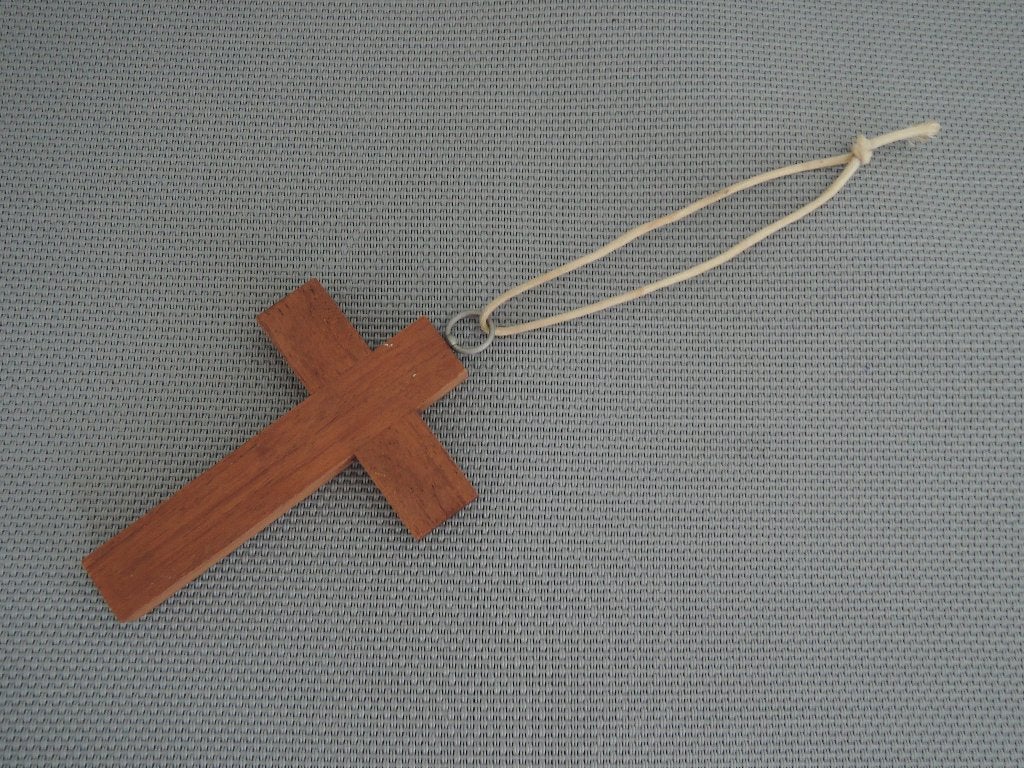 Houten kruisje aan koord, Ophalen of Verzenden, Zo goed als nieuw, Christendom | Katholiek