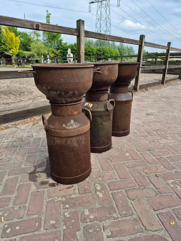 3 Antieke Melkbussen met Trechters  - Decoratief, Ophalen