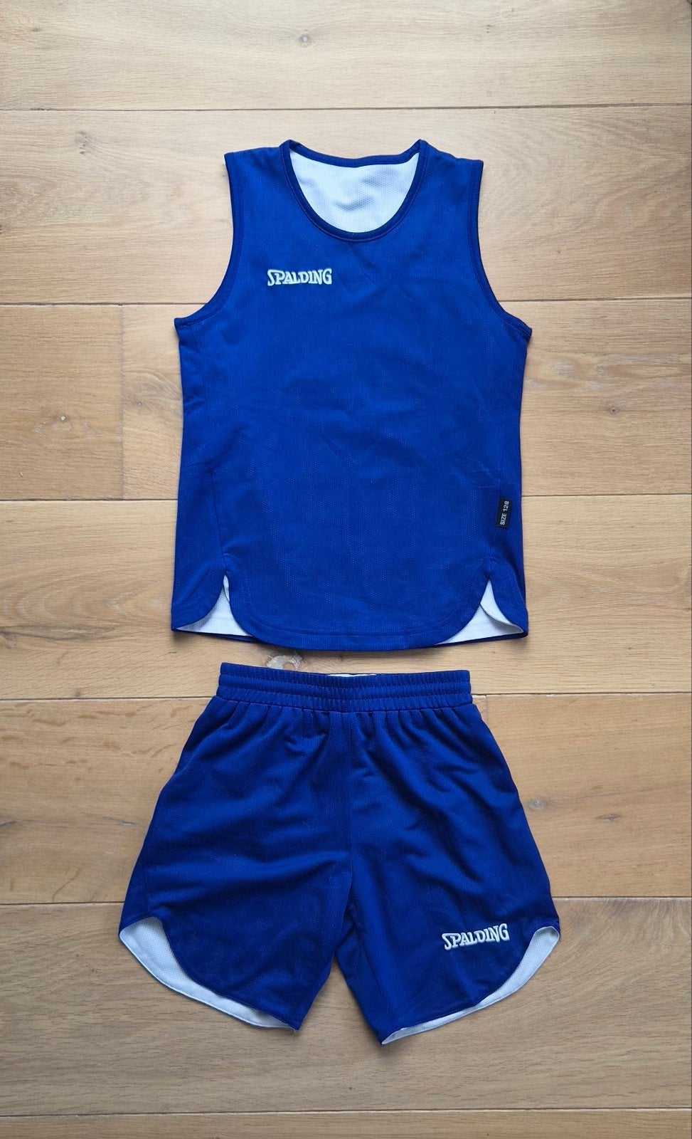 Spalding basketbal tenue blauw/wit (omkeerbaar) - maat 128, Gebruikt, Jongen of Meisje, Sport- of Zwemkleding, Ophalen of Verzenden
