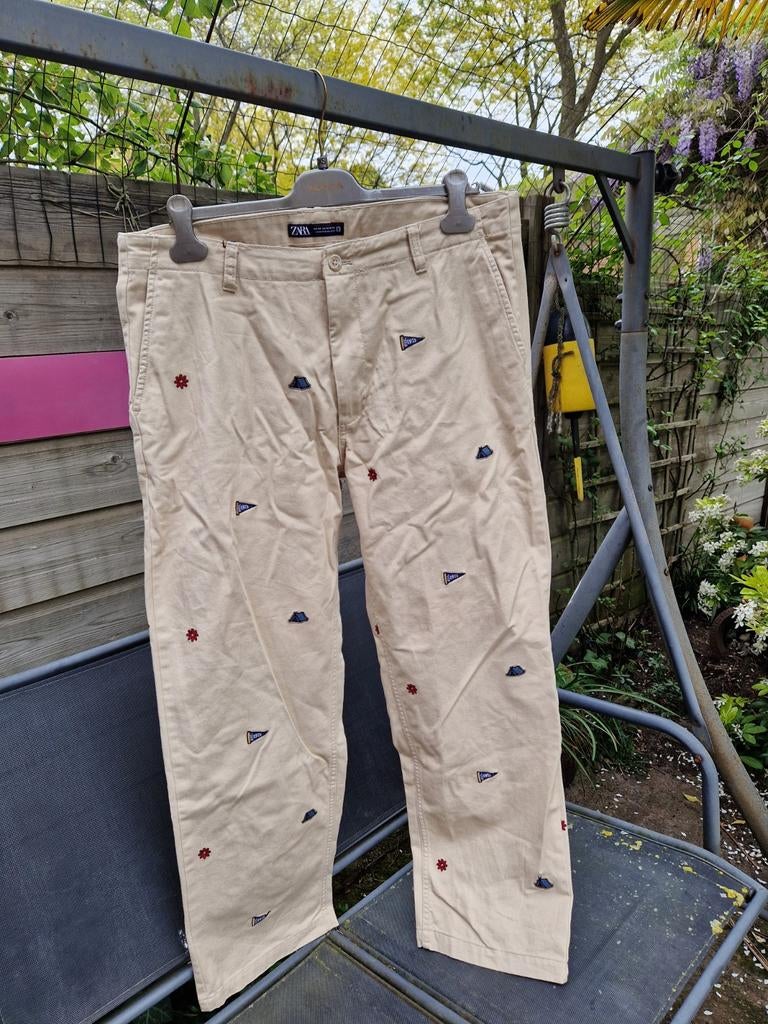 Nieuw heren broek Zara beige katoen borduursels  44, Maat 48/50 (M), Beige, Nieuw, Ophalen of Verzenden