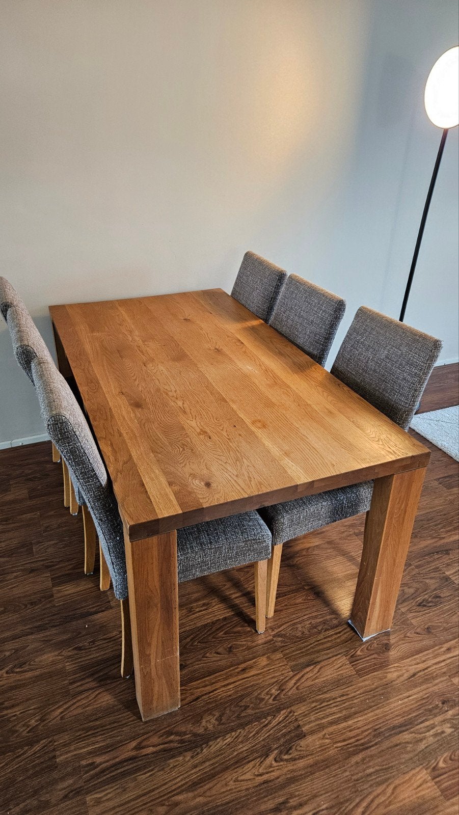 Elegante eetkamerstoelen - 6 stuks, grijs met houten poten, Ophalen, Modern, Scandinavisch, Zo goed als nieuw, Vier