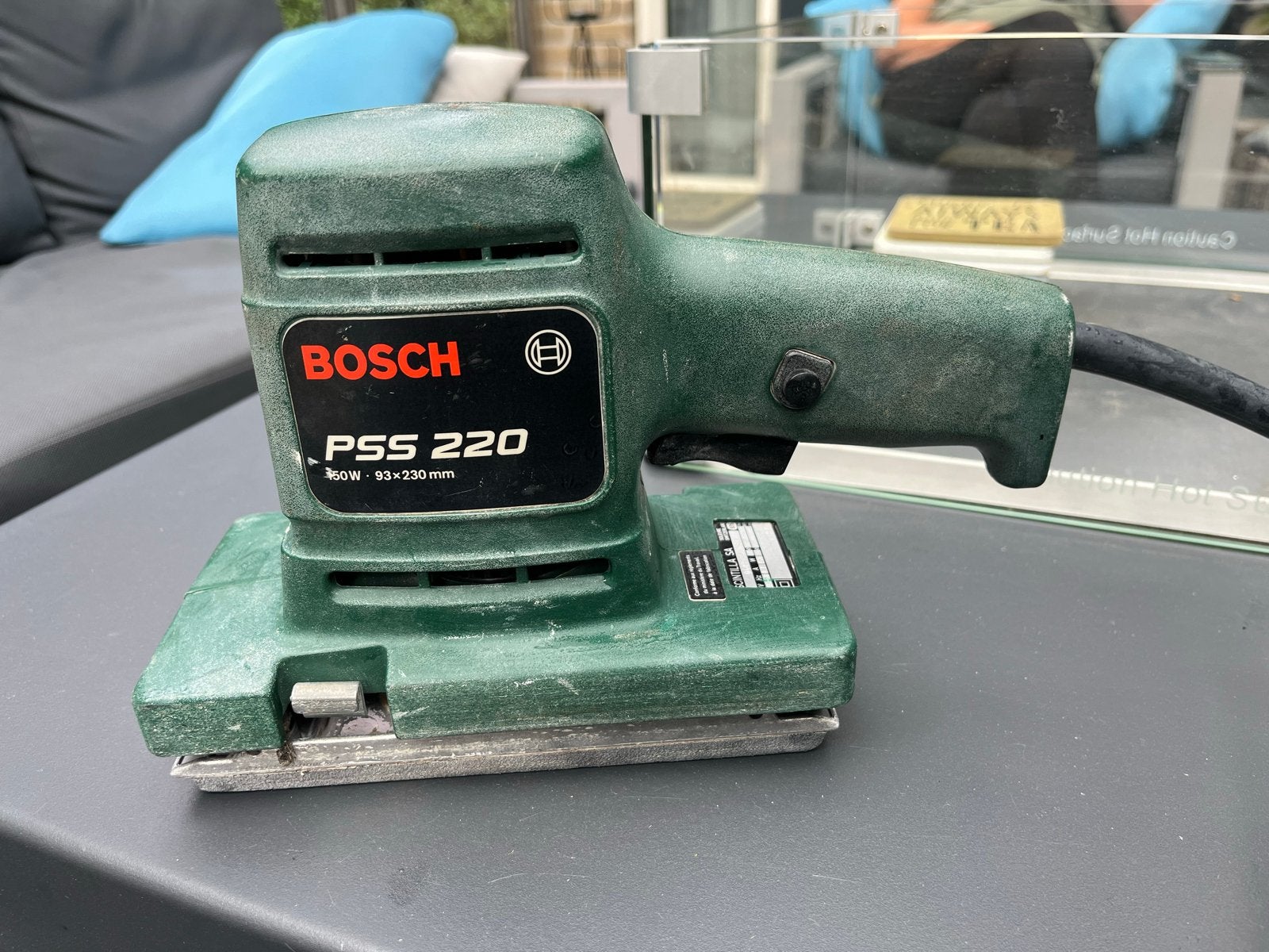 Bosch PSS 220 Vlakschuurmachine met toebehoren, Ophalen of Verzenden, Gebruikt, Minder dan 600 watt, Vlakschuurmachine