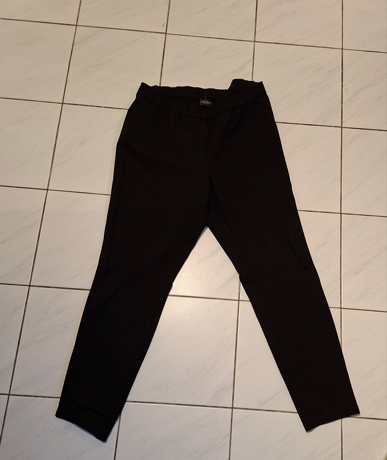 Zwarte broek Ulla Popken maat 46/48Zwarte broek Ulla Popken, Kleding | Dames, Zwart, Maat 46/48 (XL) of groter, Ulla Popken, Ophalen of Verzenden