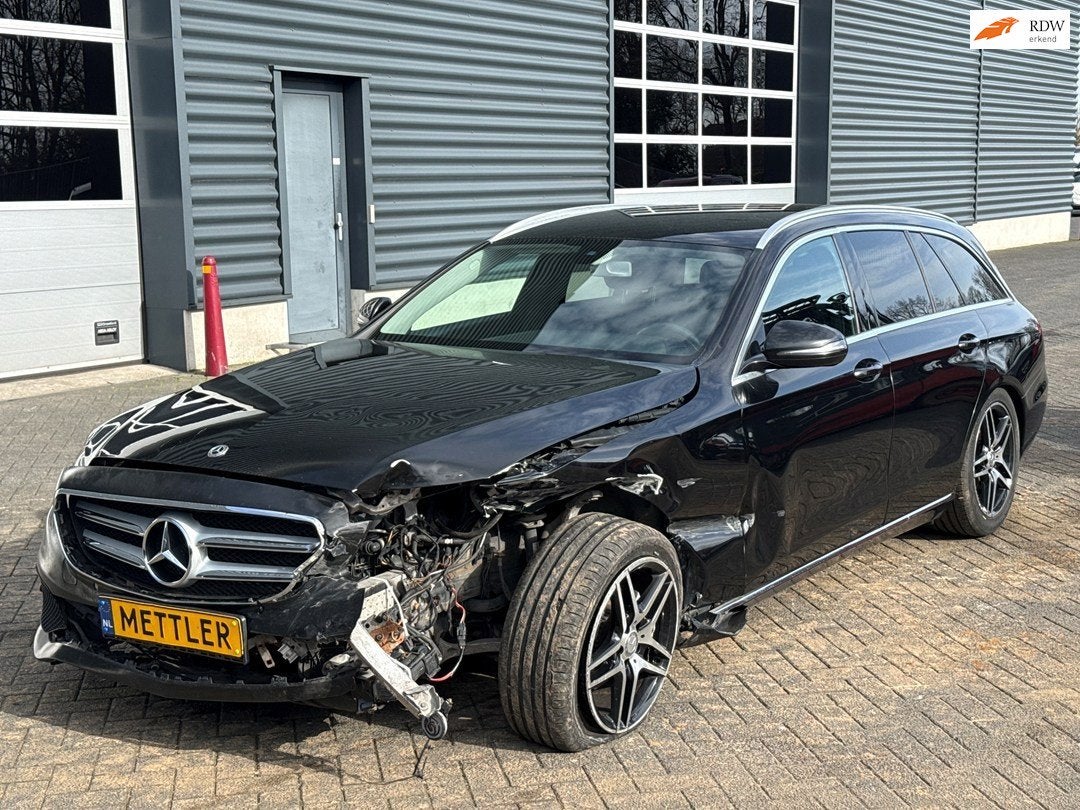 Mercedes-Benz E-klasse 220 d Navigatie, camera, cruise contr, Auto's, Mercedes-Benz, Achterwielaandrijving, Gebruikt, Zwart, Diesel