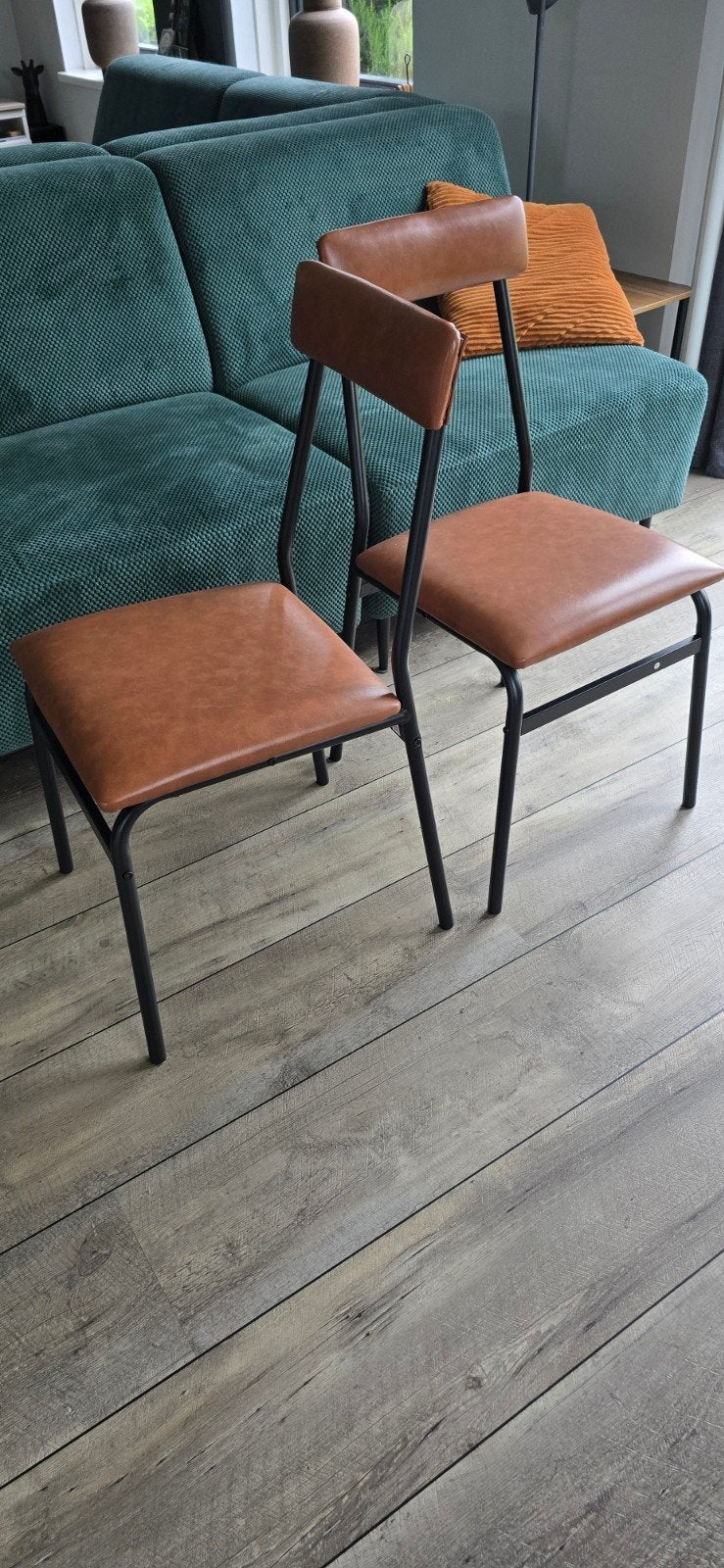 Set van 2 stoelen - Cognac bruin met zwart metalen frame, Huis en Inrichting, Ophalen, Twee, Overige materialen, Zo goed als nieuw