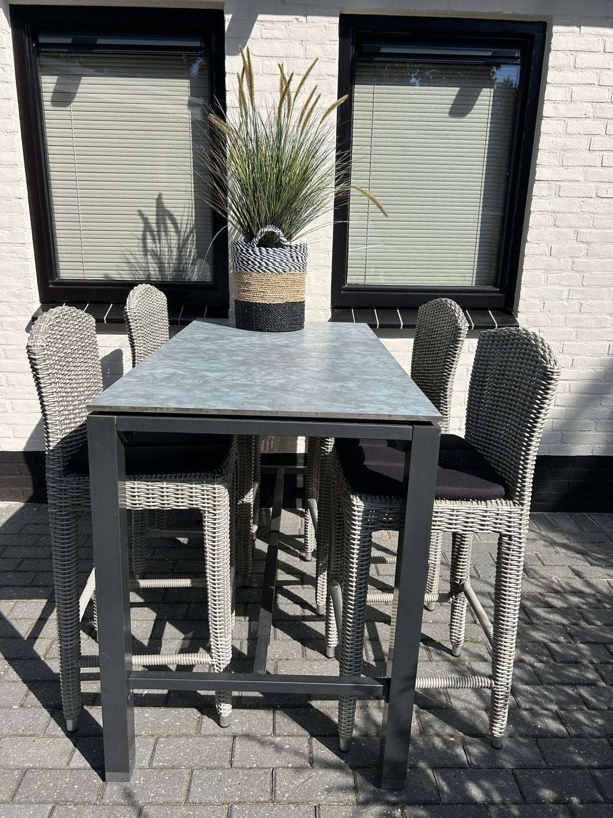 Barset met grijze stenenblad en 4 rotanstoelen met kussen, Tuin en Terras, Tuinsets en Loungesets, Ophalen, Zo goed als nieuw