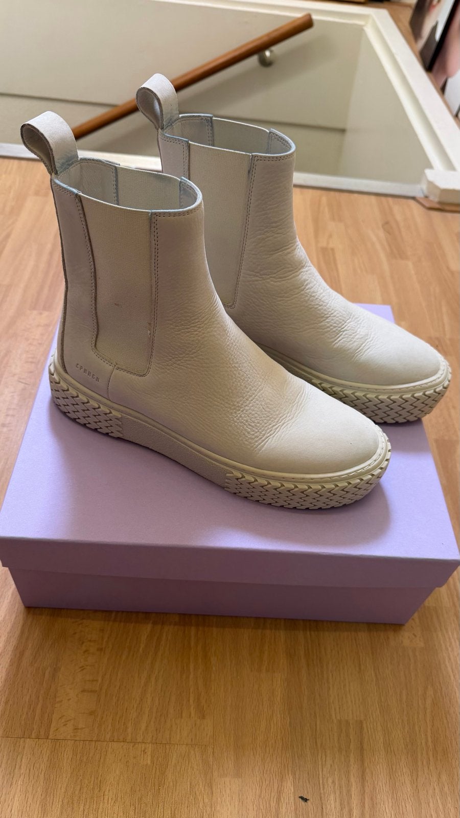 Chelsea Boots - Crème Leer - Maat 40, Kleding | Dames, Ophalen of Verzenden, Zo goed als nieuw, Overige kleuren, Lage of Enkellaarzen