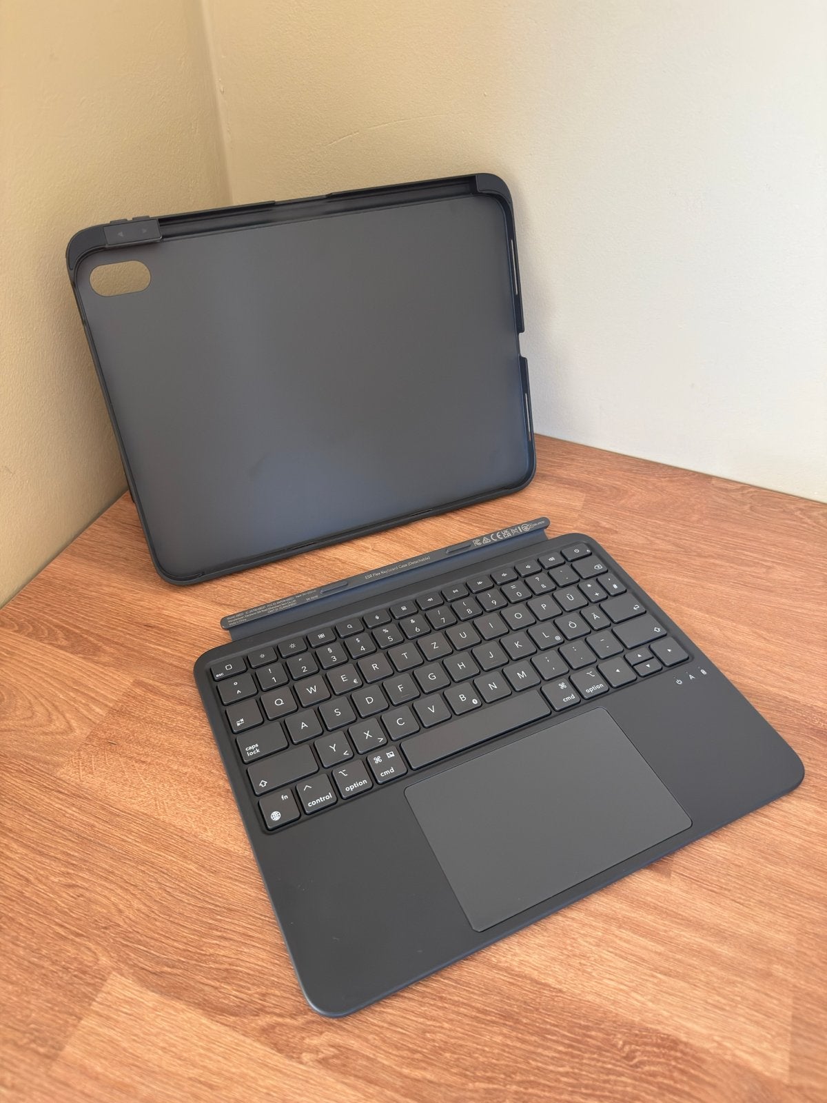 ESR Flex Series Keyboard Case voor iPad 11/16a, 11 inch, Ophalen of Verzenden, Zo goed als nieuw, Ipad 16a/11