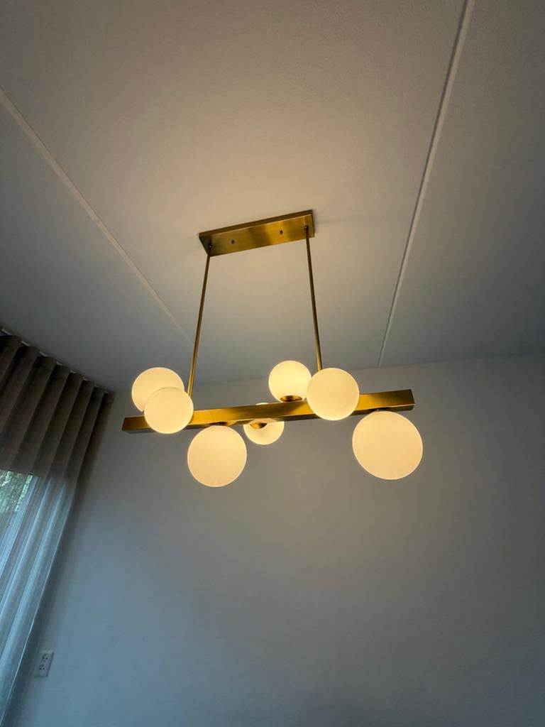Moderne Hanglamp met Melkglas Bollen - Goudkleurig, Huis en Inrichting, Lampen | Hanglampen, Zo goed als nieuw, 75 cm of meer