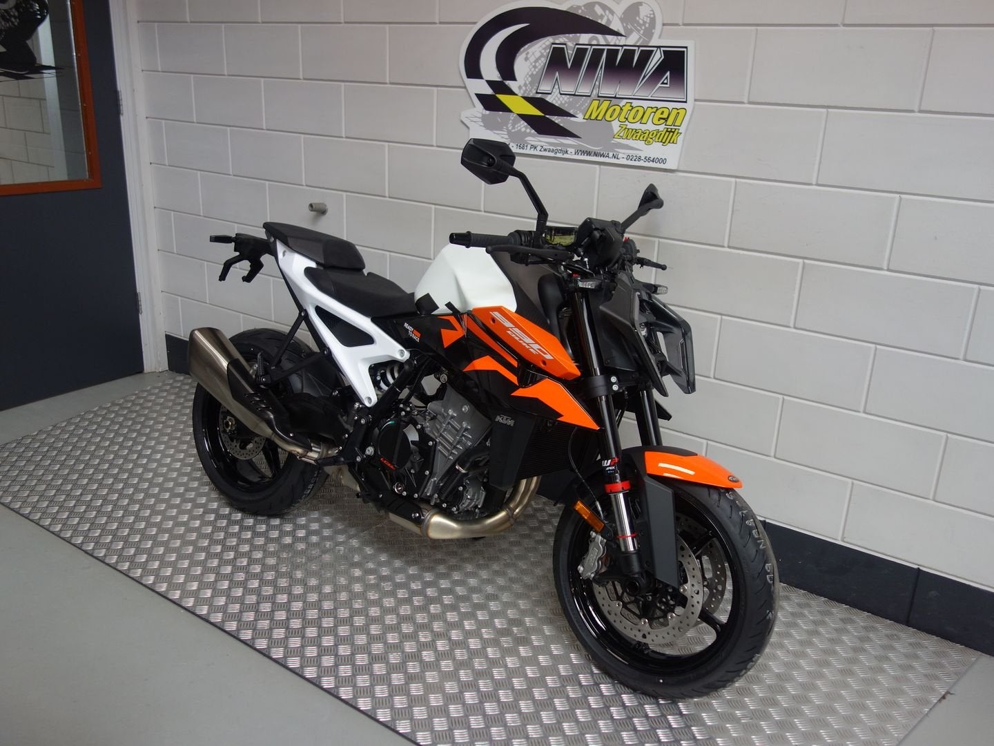 KTM 990 Duke, Motoren, 2 cilinders, KTM, Motorrijbewijs A, Bedrijf