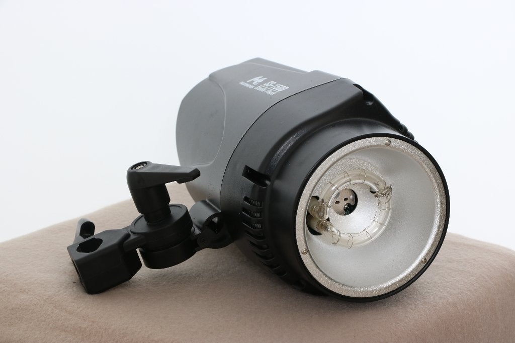 Falcon Eyes SS-150D Studioflitser (150Ws) + Doos, Ophalen of Verzenden, Zo goed als nieuw, Lamp of Flitsset