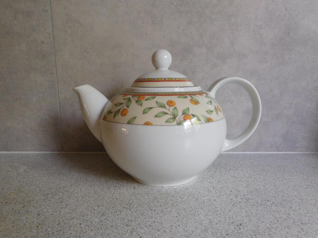 Theepot Koffietijd Sinaasappel Art & Design, Overige typen, Ophalen of Verzenden, Zo goed als nieuw, Overige stijlen