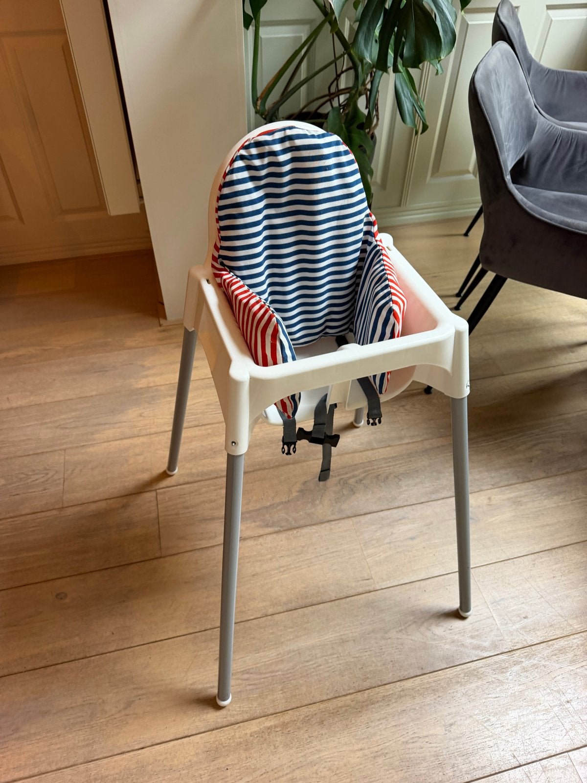 Nette IKEA Antilop kinderstoel met kussen, Ophalen, Zo goed als nieuw, Overige typen, Gordel(s)