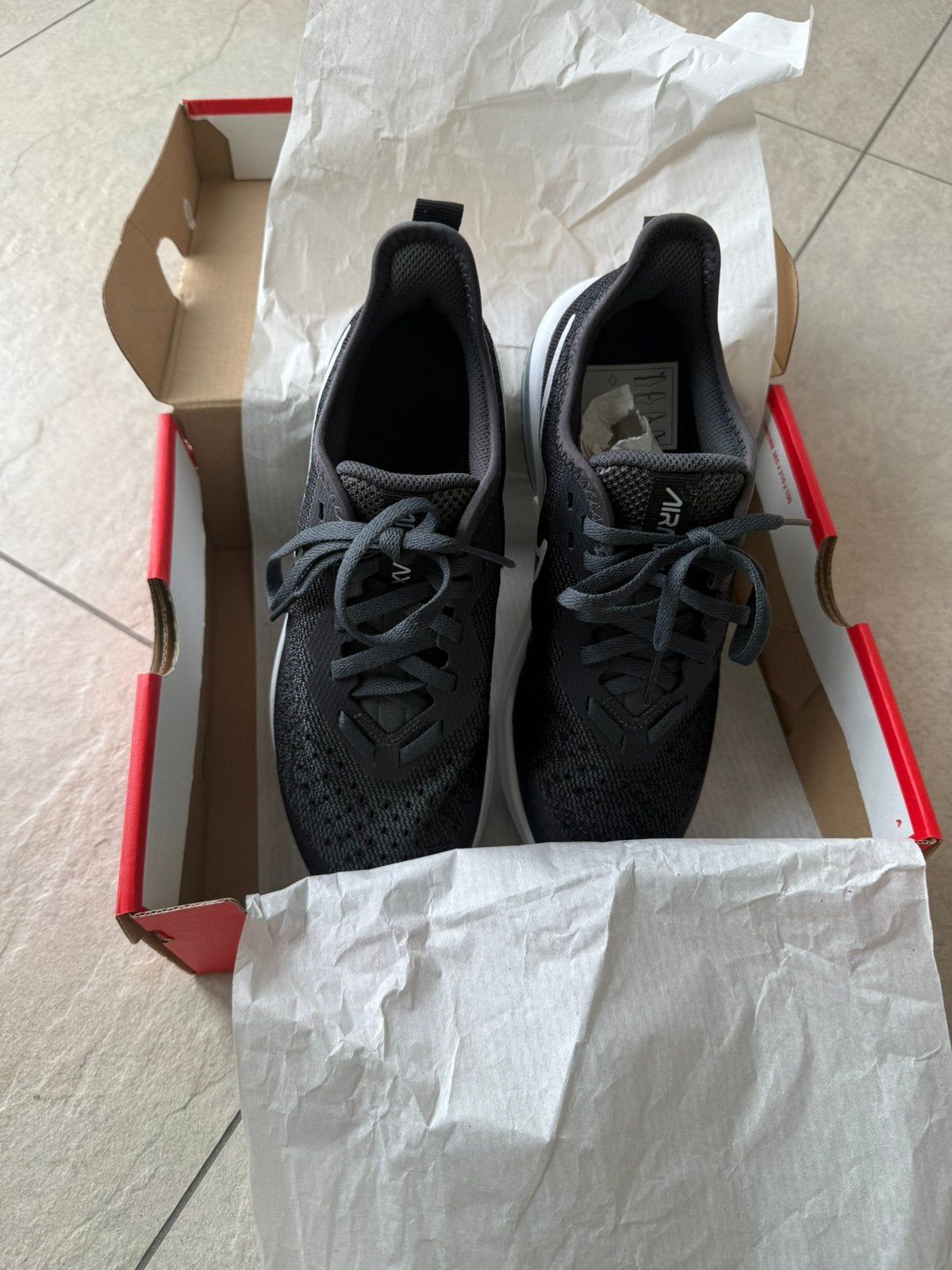 Schoenen kind merk nike air max maat 37,5 nieuw in doos, Ophalen of Verzenden, Nieuw, Jongen of Meisje, Sportschoenen