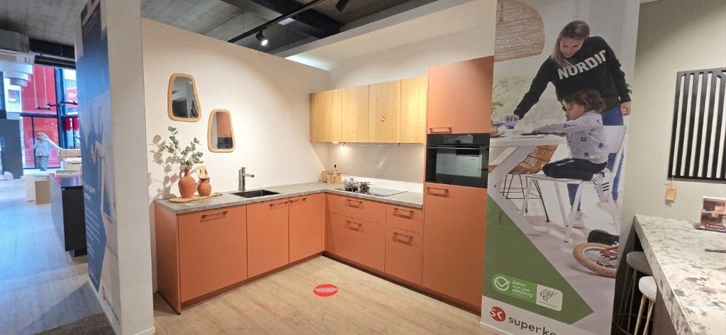 Showroomkeuken NU VOOR €2950!!! CEREZO GELAKT!!, Ophalen, Hoekkeuken, Hoogglans of Gelakt, Rood