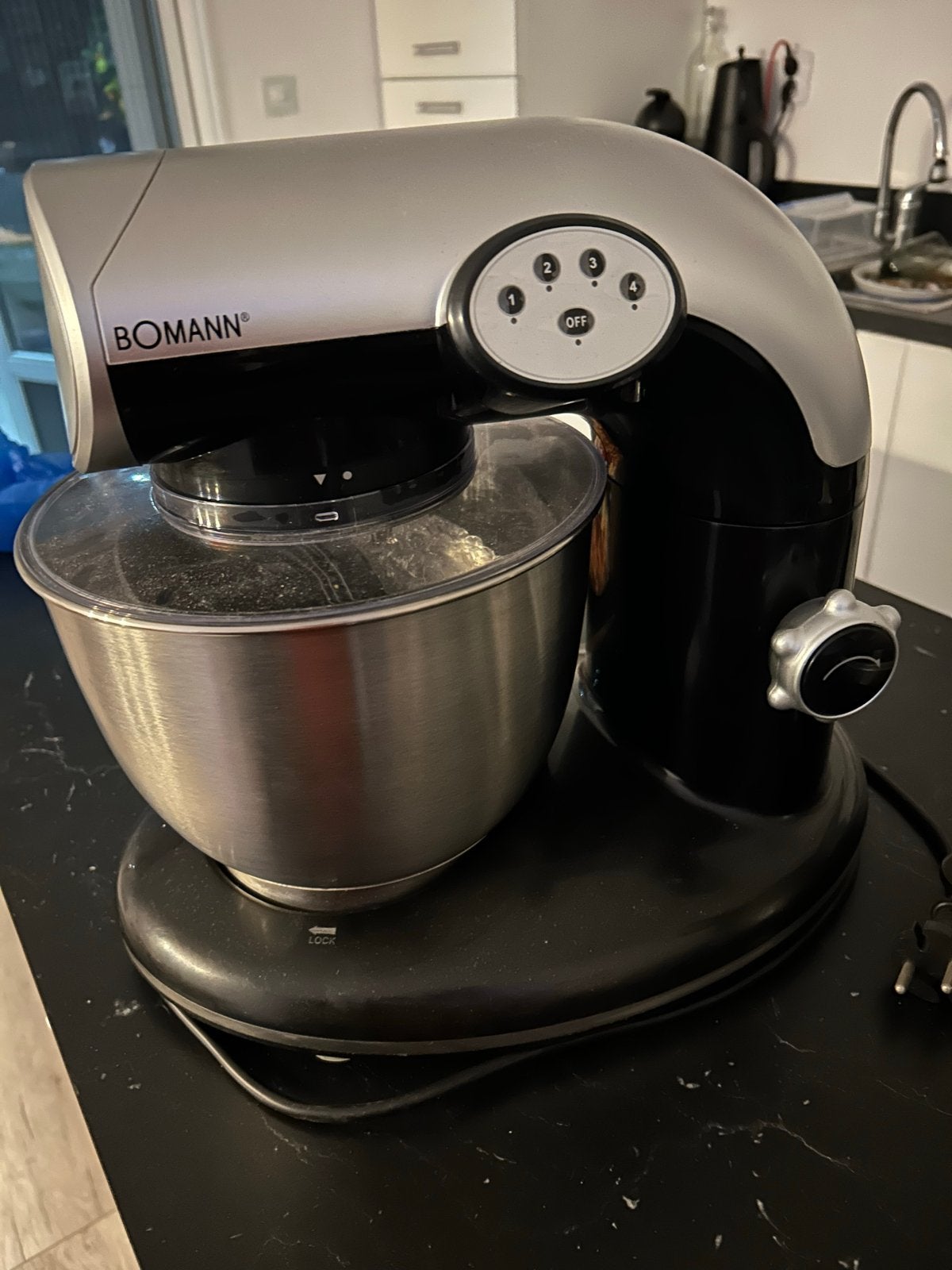 Bomann Keukenmachine met kom en diverse opzetstukken, 3 tot 4 liter, Ophalen, Zo goed als nieuw, 3 snelheden of meer