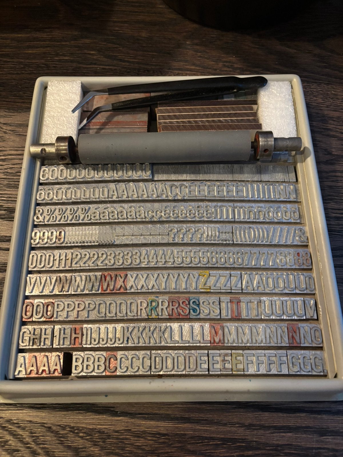 Vintage metalen letterstempelset, Ophalen