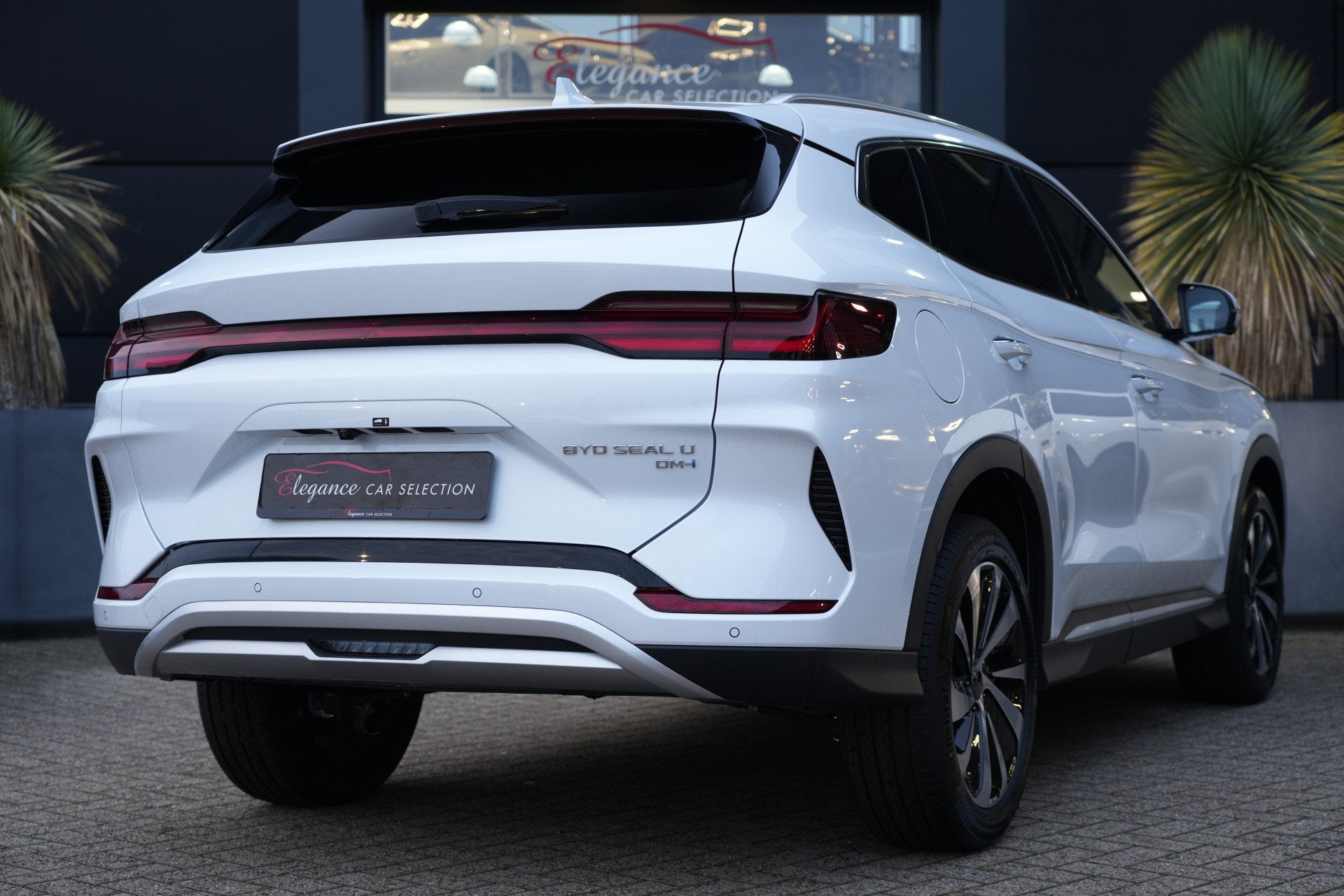 BYD SEAL U 1.5 DM-i PHEV AWD Design | 324 PK | Pano | HUD |, Auto's, Dealer onderhouden, Zwart, Wit, Bedrijf