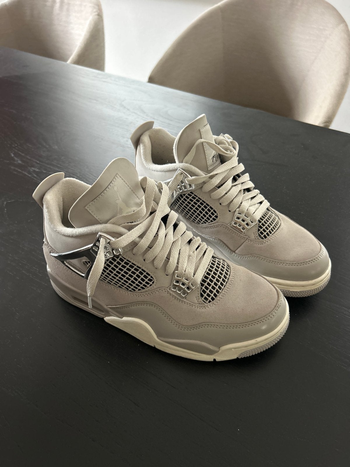 Jordan 4 Retro Frozen Moments - Maat 39, Ophalen, Zo goed als nieuw, Grijs, Sneakers of Gympen