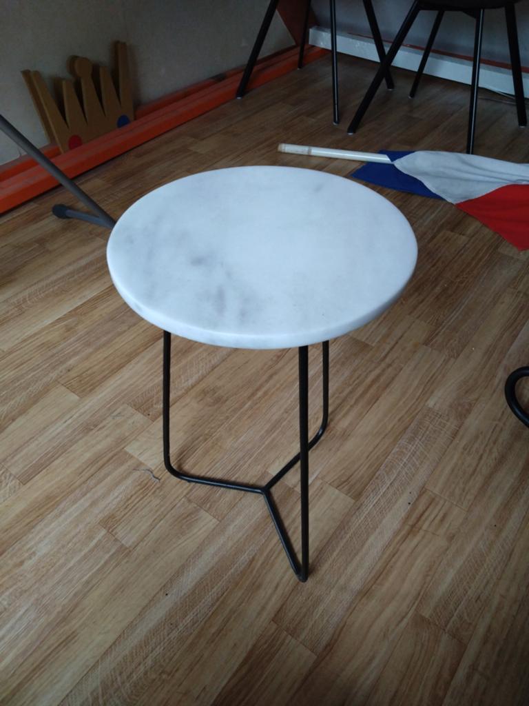 Bijzettafel met marmer blad, Overige materialen, Minder dan 55 cm, Rond, Zo goed als nieuw