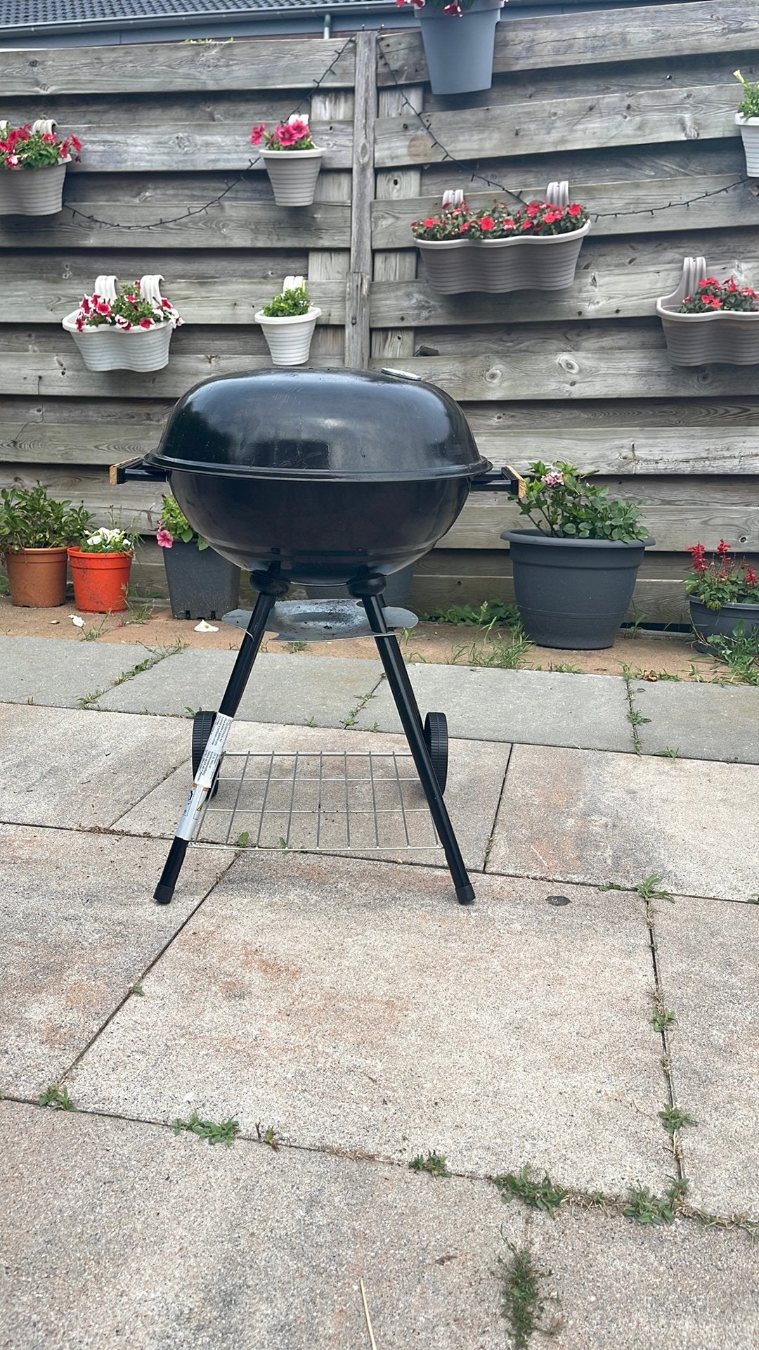 Big jeff bbq klein en de handel is er af, Tuin en Terras, Houtskoolbarbecues, Ophalen of Verzenden, Zo goed als nieuw