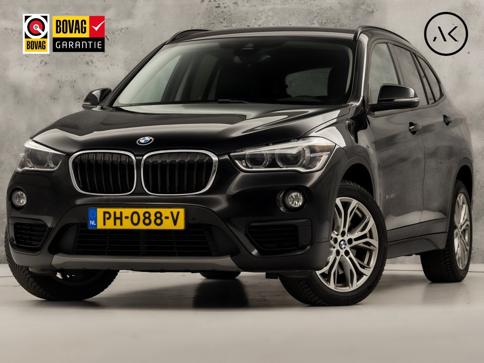 BMW X1 sDrive20i High Executive 192Pk Automaat (GROOT NAVI,, Bedrijf, SUV of Terreinwagen, 84 €/maand, 17 km/l