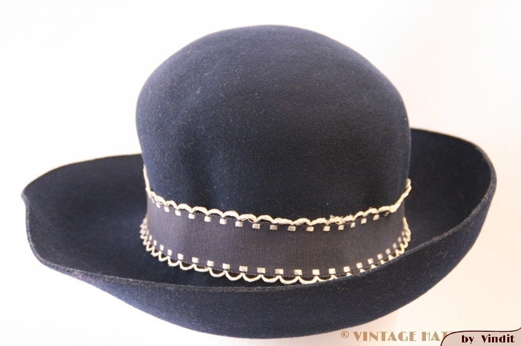 Vintage Dameshoed donker blauw 55 = S - XS gratis verzenden, Ophalen of Verzenden, Gedragen, 55 cm (S, 6⅞ inch) of minder, Hoed