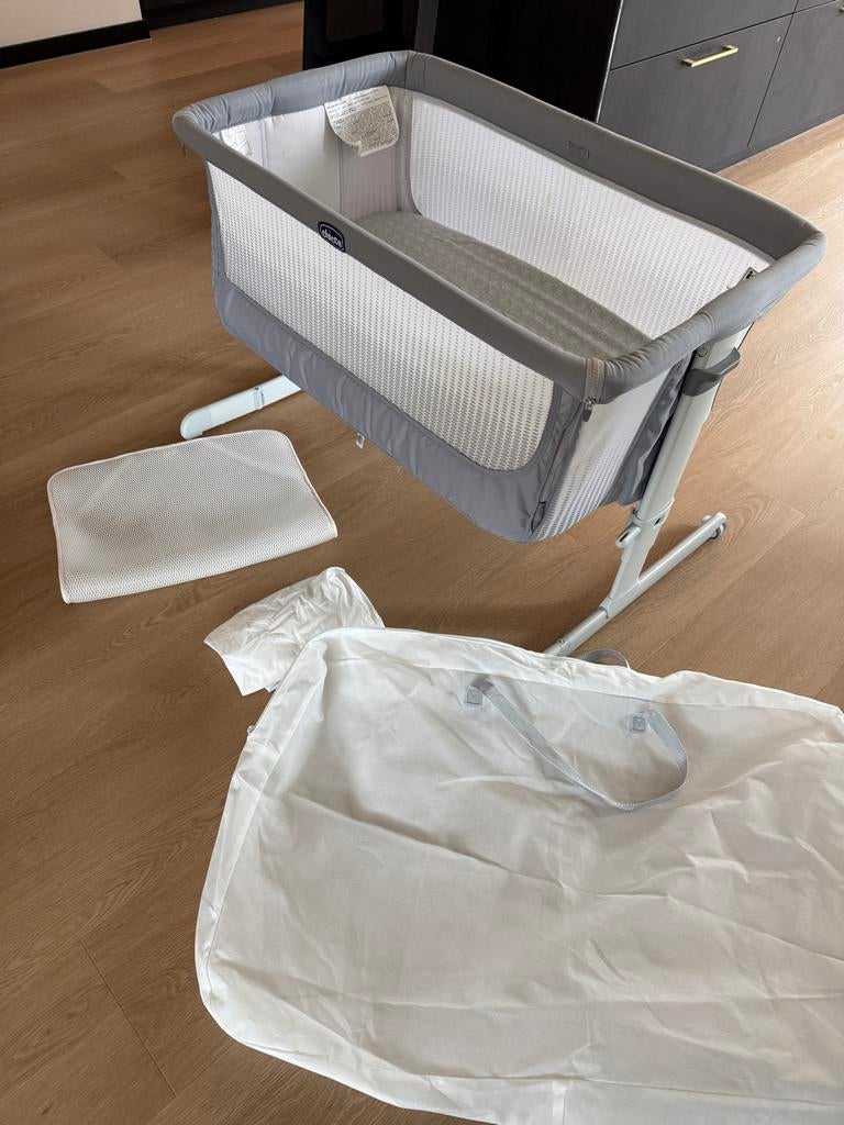 Chicco Co-sleeper grijs/wit, in hoogte verstelbaar, Ophalen, Zo goed als nieuw, Wieg