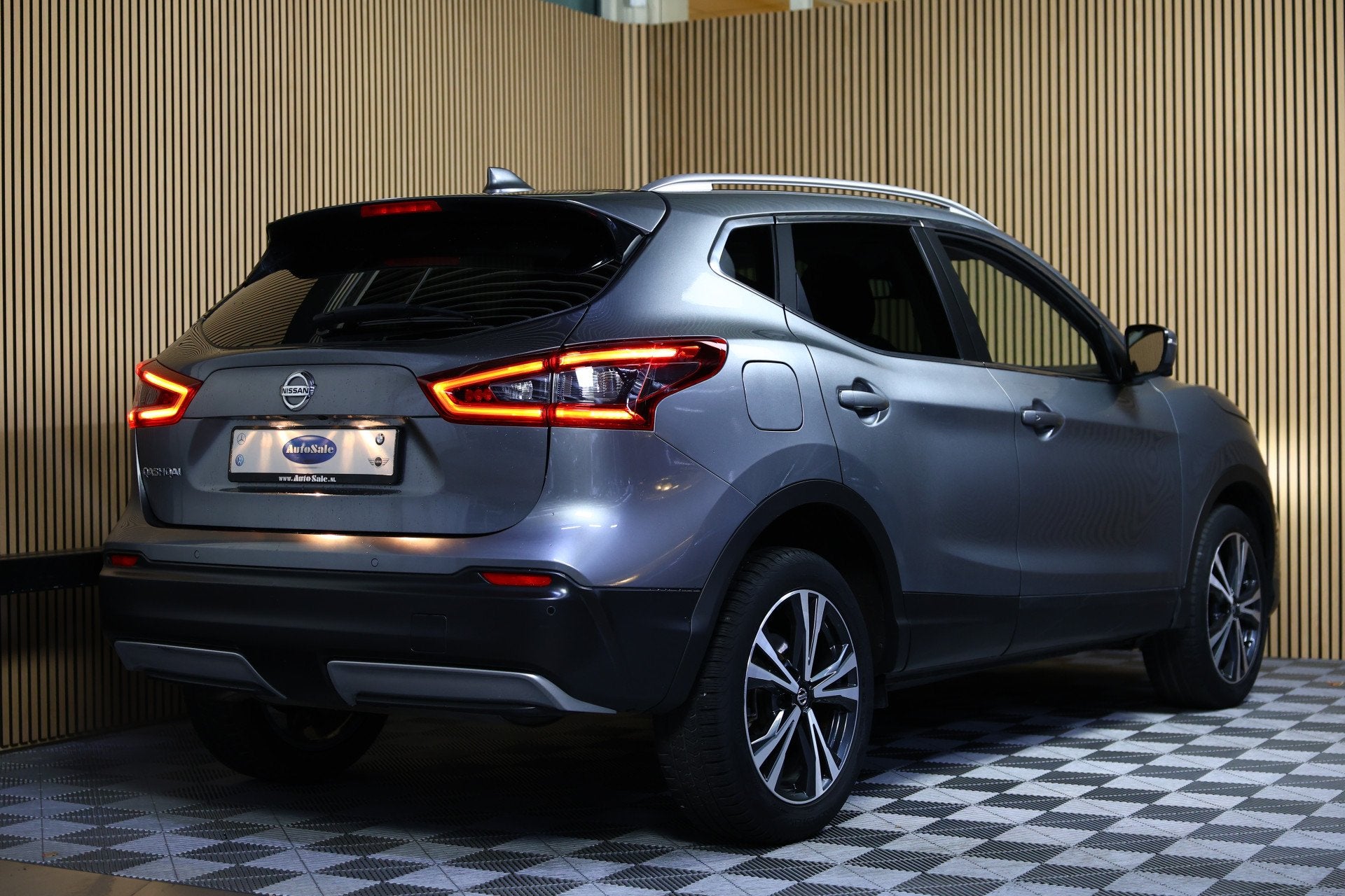 Nissan QASHQAI 1.3 DIG-T TEKNA AUTOMAAT PANODAK NAVI 360CAM, Stof, Gebruikt, Zwart, 4 cilinders