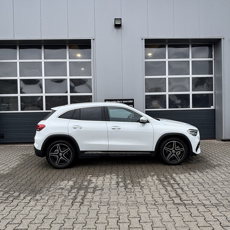 Mercedes-Benz GLA AMG *PANO/CARPLAY/NAVI/C 250 4M AMG Line, Automaat, Gebruikt, 4 cilinders, 2000 kg