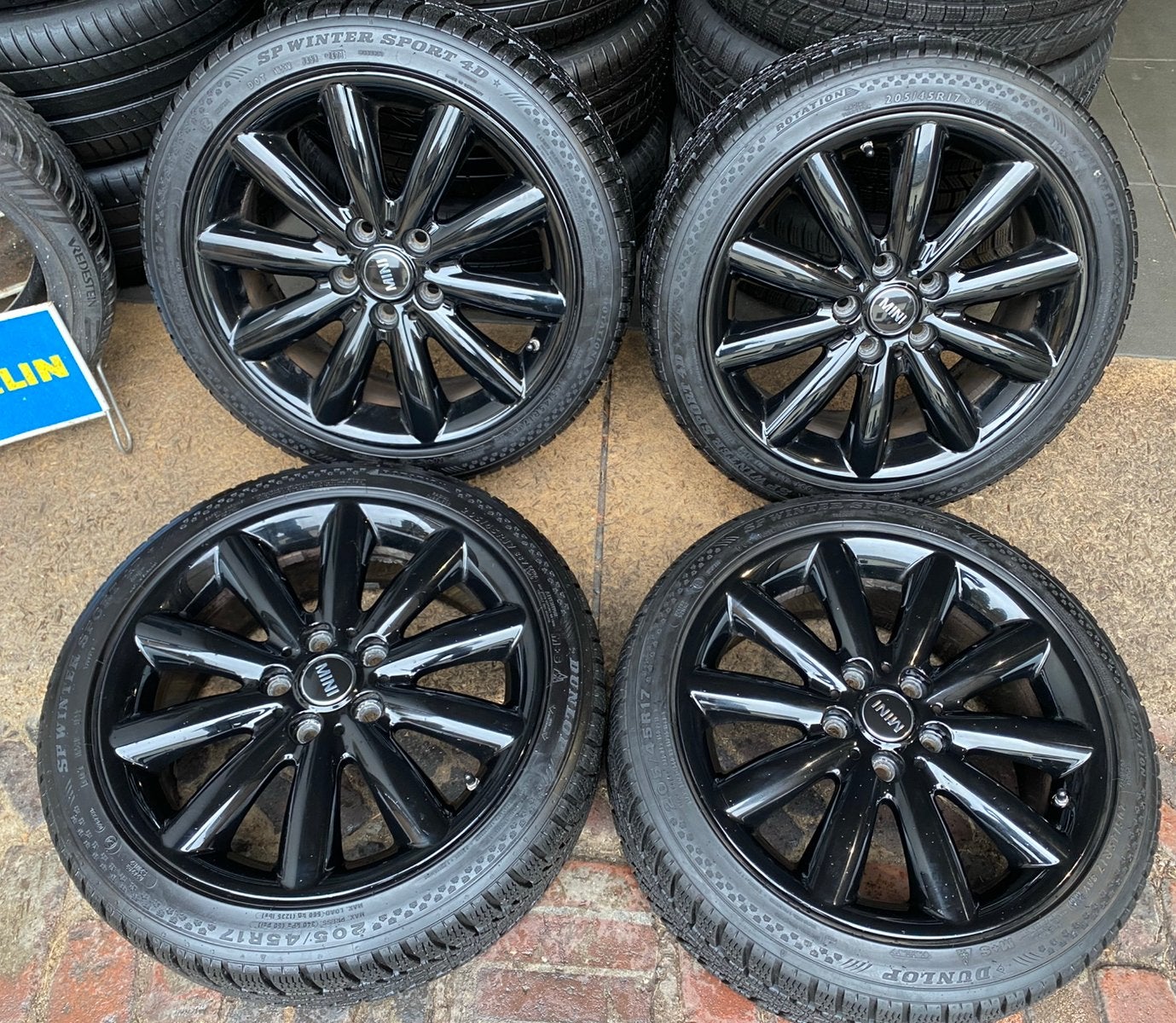 Zwarte 17” Mini F55 499 velgen +205/45 R17 winterbanden 8mm, Banden en Velgen, Nieuw, 17 inch, 205 mm