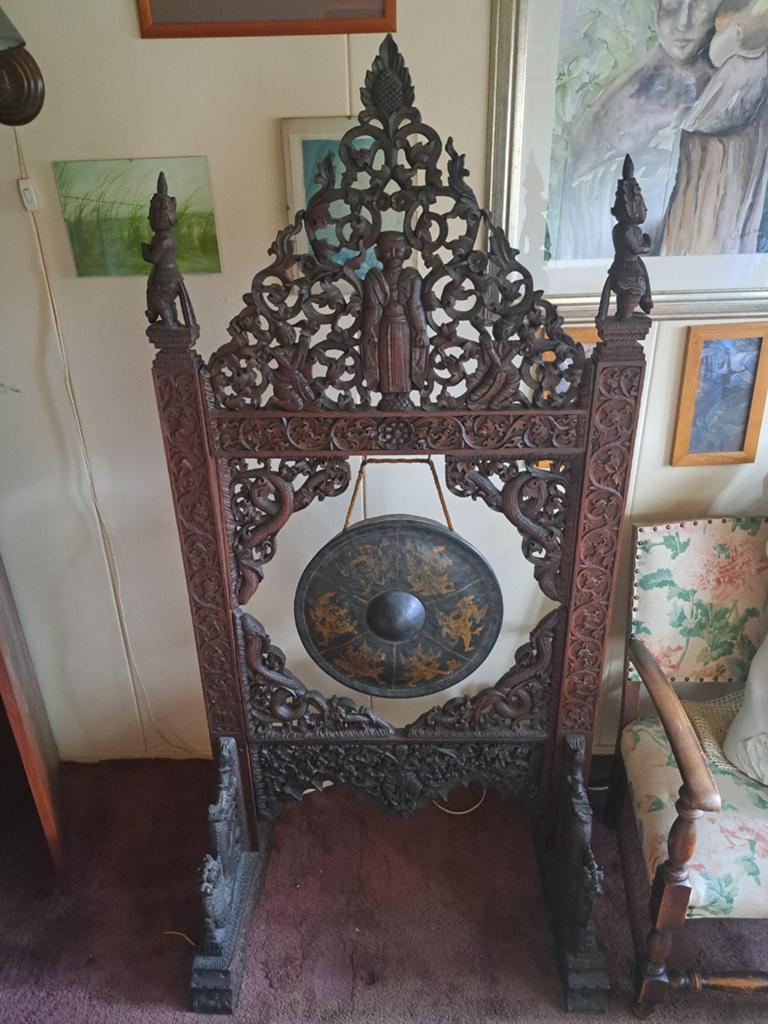 Antieke Oosterse Gong met Prachtig Gesneden Houten Standaard, Verzenden