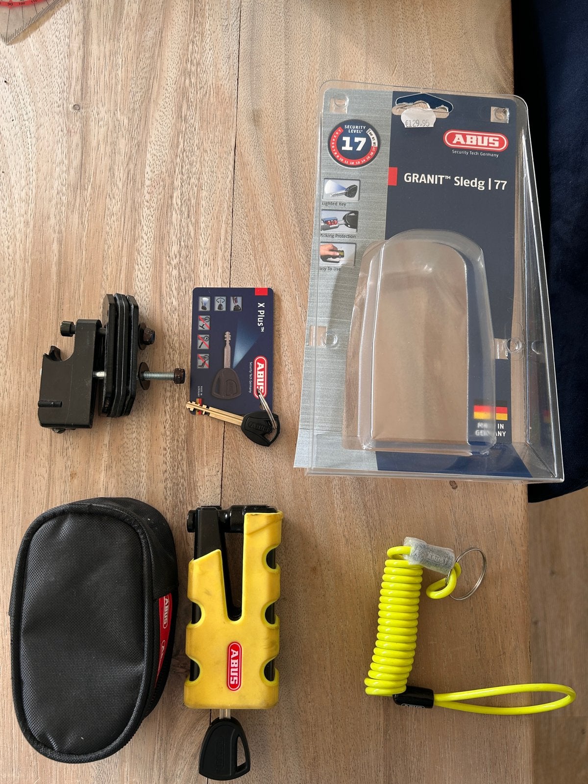 Abus GS77 remschijfslot + houder SH77 + memorykabel + hoesje, Motoren, Ophalen, Zo goed als nieuw
